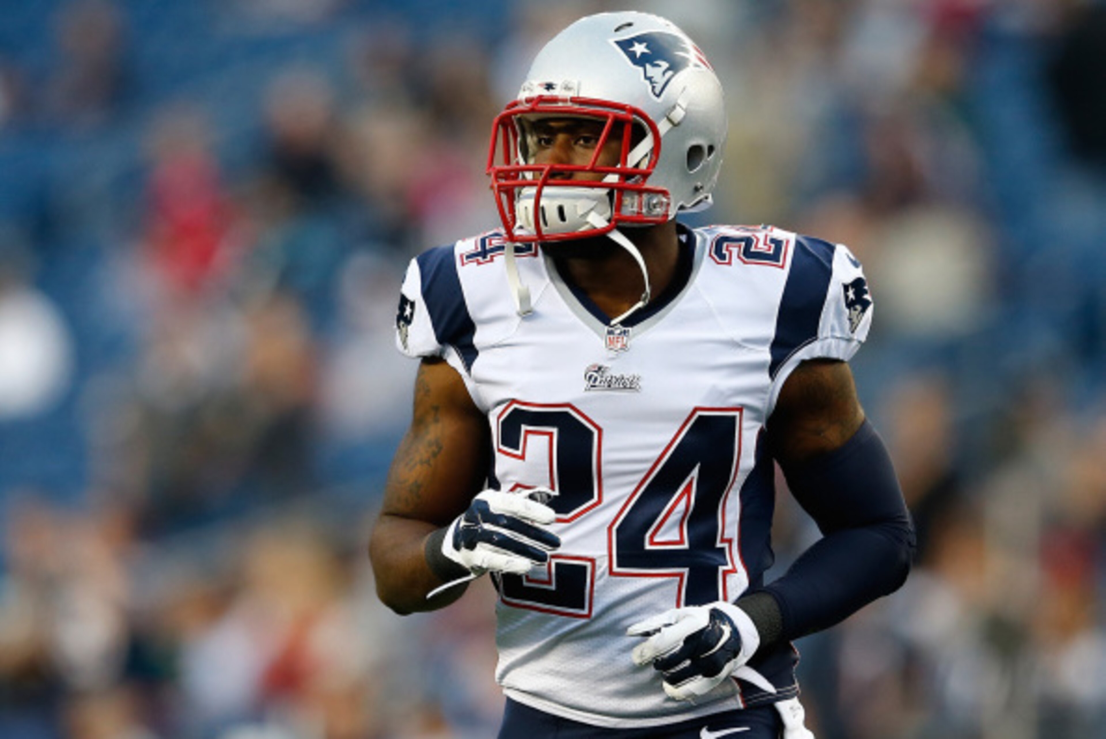 FOXBORO, MA - AUGUST 22:  Darrelle Revis #24 of the New England Patriots runs into position during before a game with the Carolina Panthers at Gillette Stadium on August 22, 2014 in Foxboro, Massachusetts. (Photo by Jim Rogash/Getty Images)