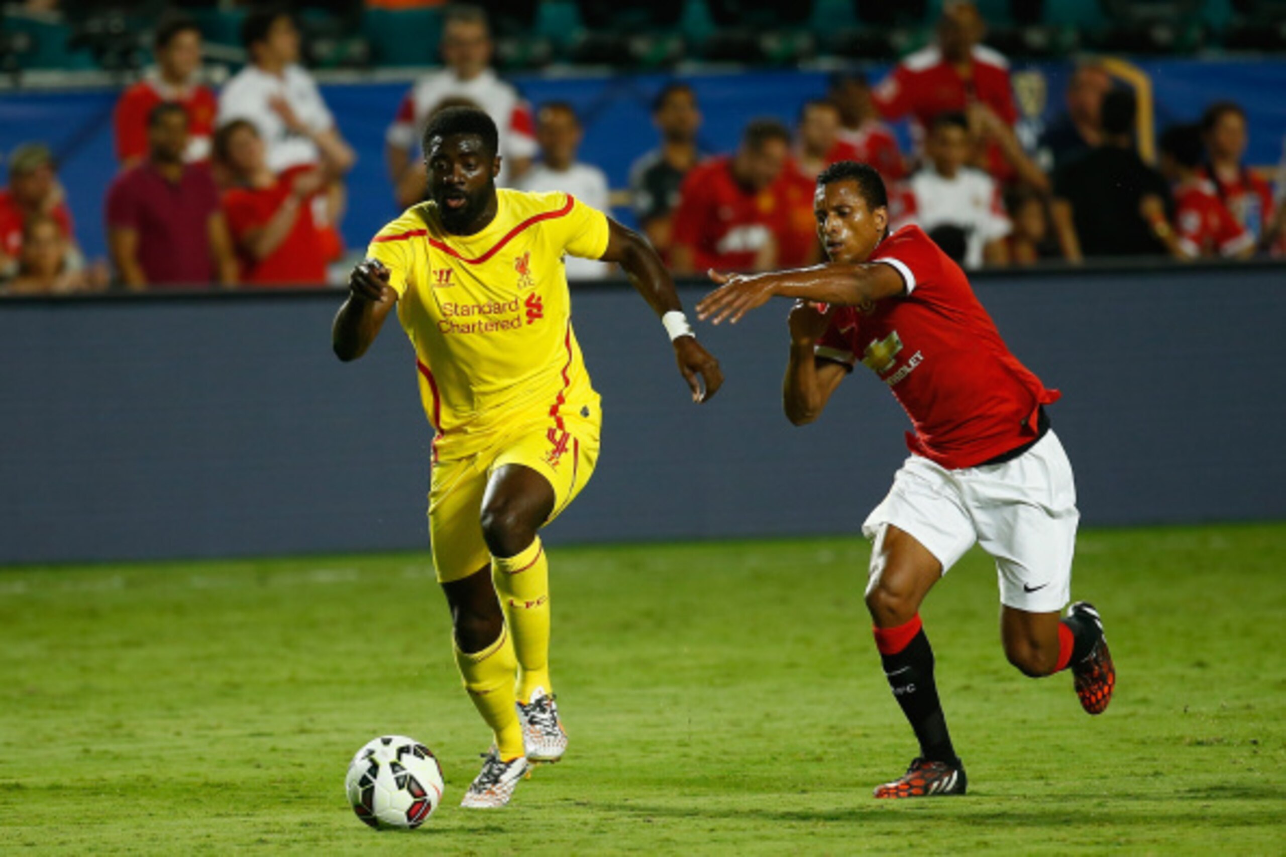 MIAMI GARDENS, FL - AUGUST 04: Kolo Toure #4 of Liverpool is challenged by Nani #17 of Manchester United in the Guinness International Champions Cup 2014 Final at Sun Life Stadium on August 4, 2014 in Miami Gardens, Florida.  (Photo by Chris Trotman/Getty