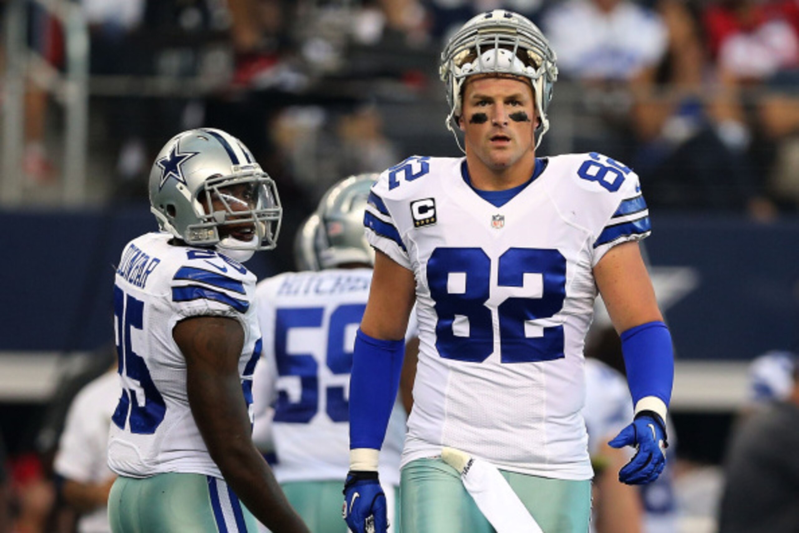 ARLINGTON, TX - SEPTEMBER 07: Jason Witten #82 of the Dallas Cowboys walks off the field against the San Francisco 49ers in the second half at AT&T Stadium on September 7, 2014 in Arlington, Texas. (Photo by Christian Petersen/Getty Images)
