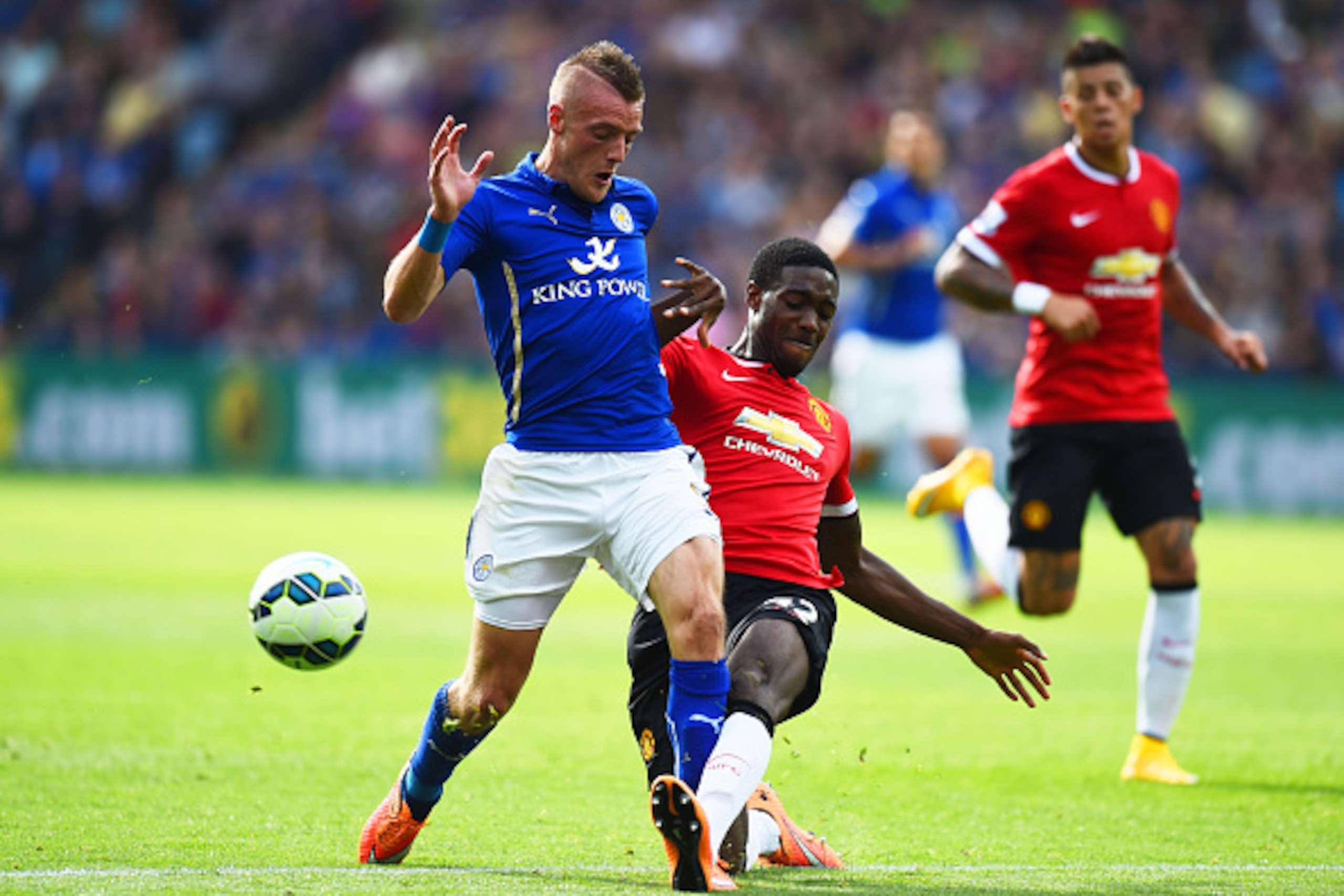 LEICESTER, ENGLAND - SEPTEMBER 21:  Jamie Vardy of Leicester City is tackled by Tyler Blackett of Manchester United during the Barclays Premier League match between Leicester City and Manchester United at The King Power Stadium on September 21, 2014 in Le