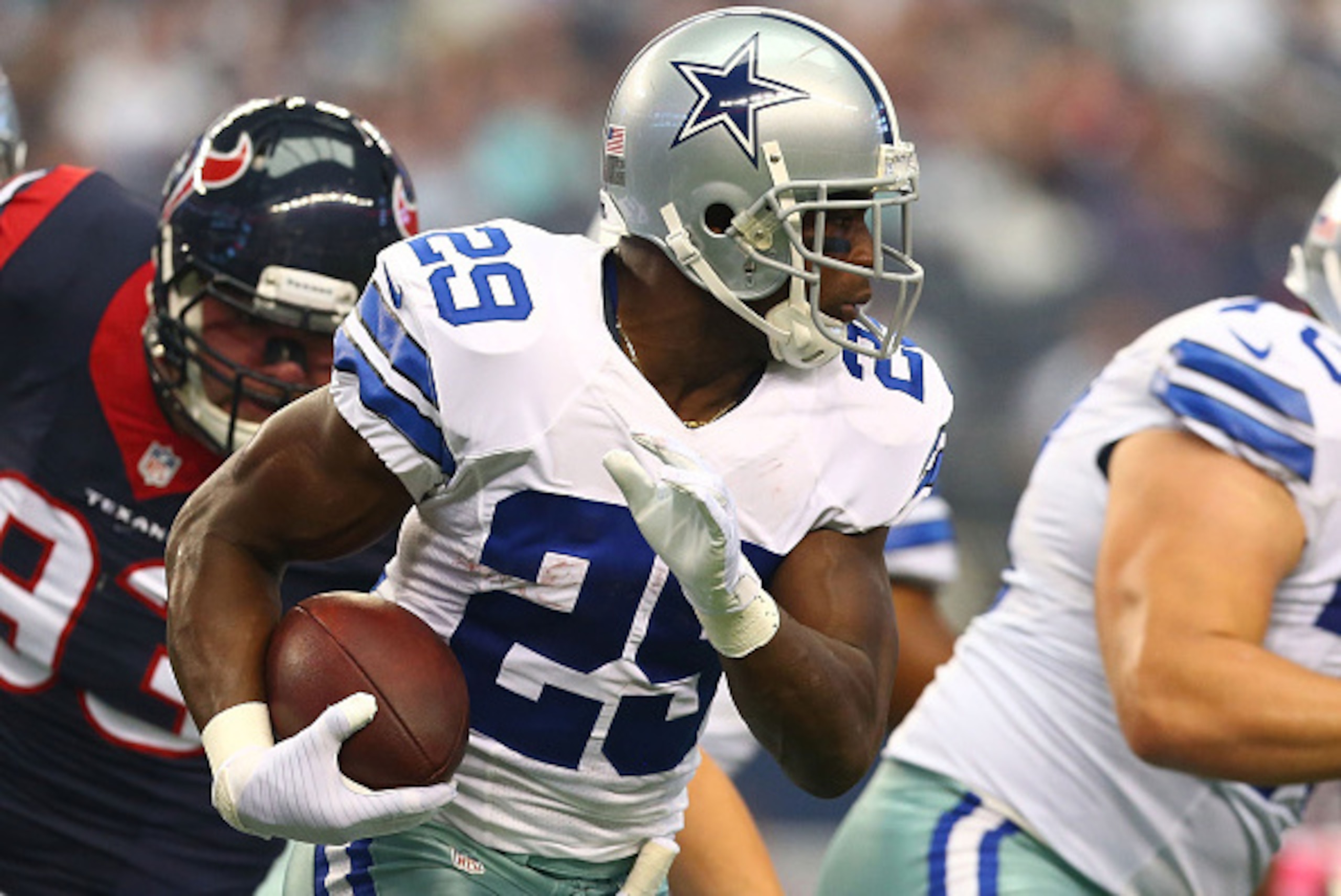 ARLINGTON, TX - OCTOBER 05:  DeMarco Murray #29 of the Dallas Cowboys runs the ball against the Houston Texans in the second half at AT&T Stadium on October 5, 2014 in Arlington, Texas.  (Photo by Ronald Martinez/Getty Images)