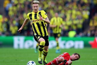 LONDON, ENGLAND - MAY 25:  Marco Reus of Borussia Dortmund (L) in action with Philipp Lahm of Bayern Muenchen during the UEFA Champions League final match between Borussia Dortmund and FC Bayern Muenchen at Wembley Stadium on May 25, 2013 in London, Unite