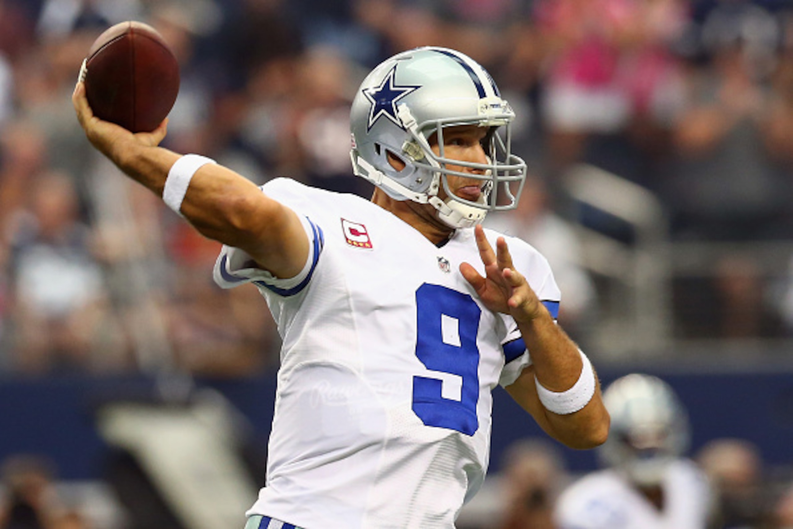 ARLINGTON, TX - OCTOBER 05:  Tony Romo #9 of the Dallas Cowboys throws against the Houston Texans at AT&T Stadium on October 5, 2014 in Arlington, Texas.  (Photo by Ronald Martinez/Getty Images)