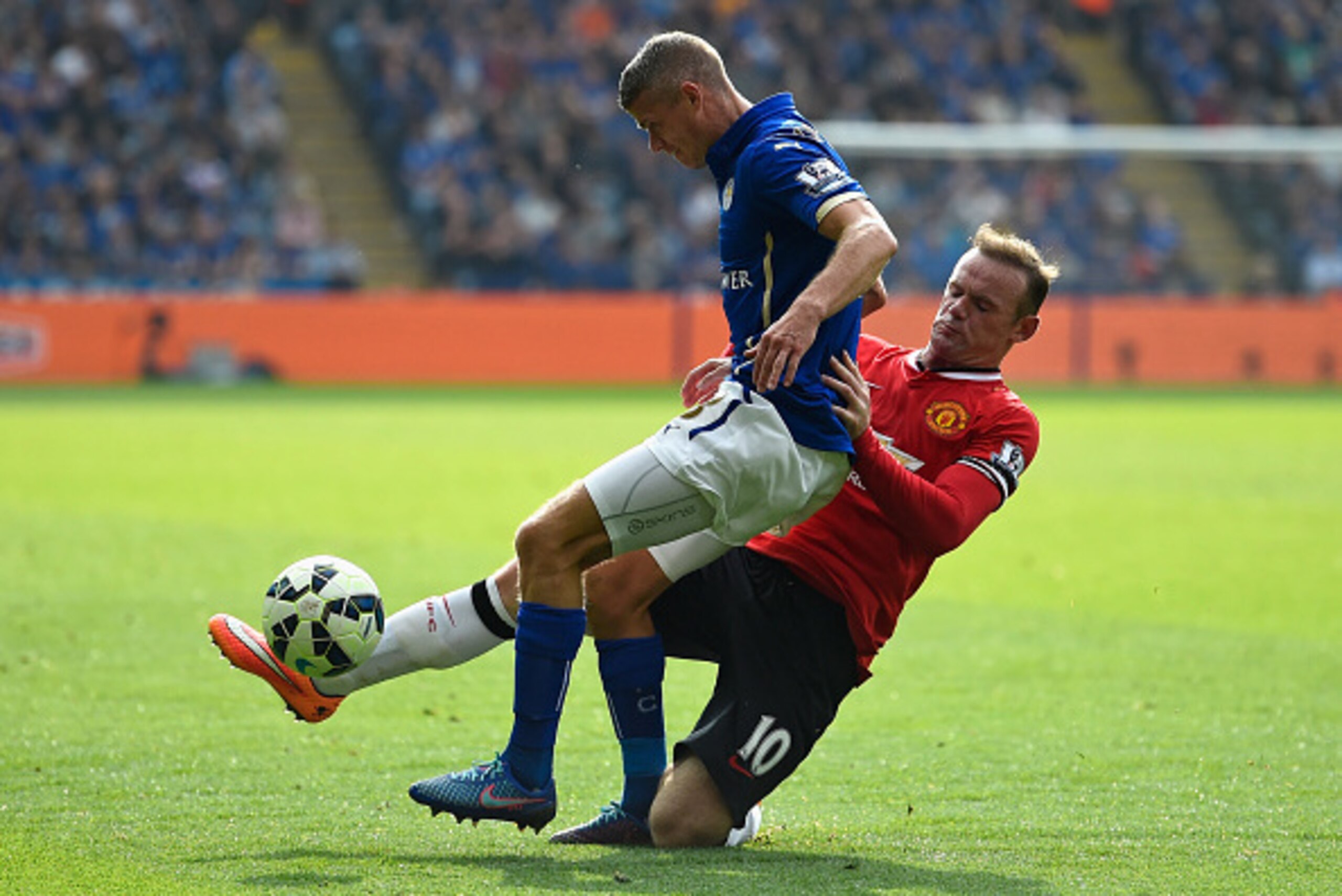 LEICESTER, ENGLAND - SEPTEMBER 21:  Paul Konchesky of Leicester is challenged by Wayne Rooney of Manchester United during the Barclays Premier League match between Leicester City and Manchester United at The King Power Stadium on September 21, 2014 in Lei