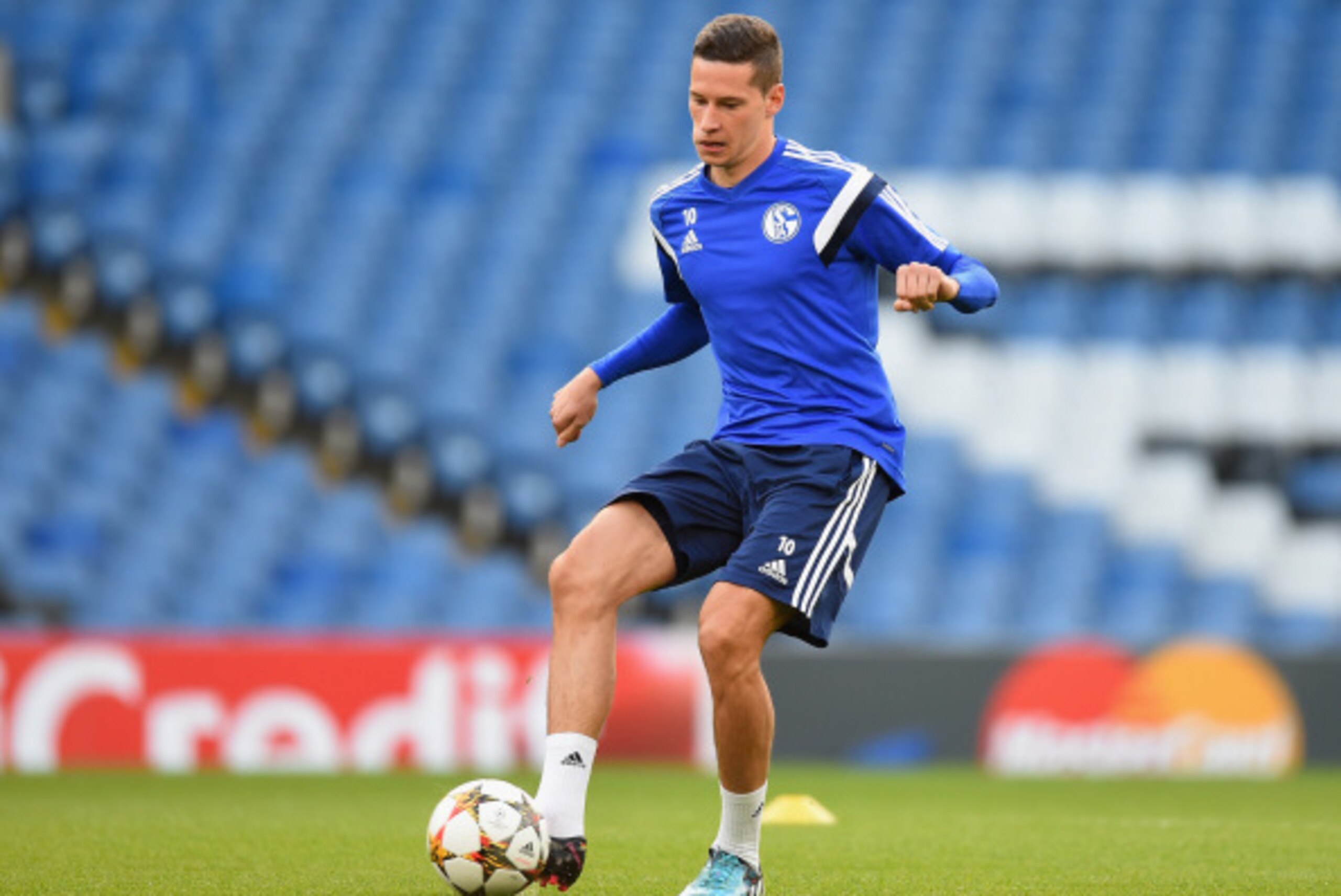 LONDON, ENGLAND - SEPTEMBER 16:  Julian Draxler of Schalke in action during a FC Schalke 04 training session ahead of the UEFA Champions League Group G match between Chelsea and FC Schalke 04 at Stamford Bridge on September 16, 2014 in London, United King