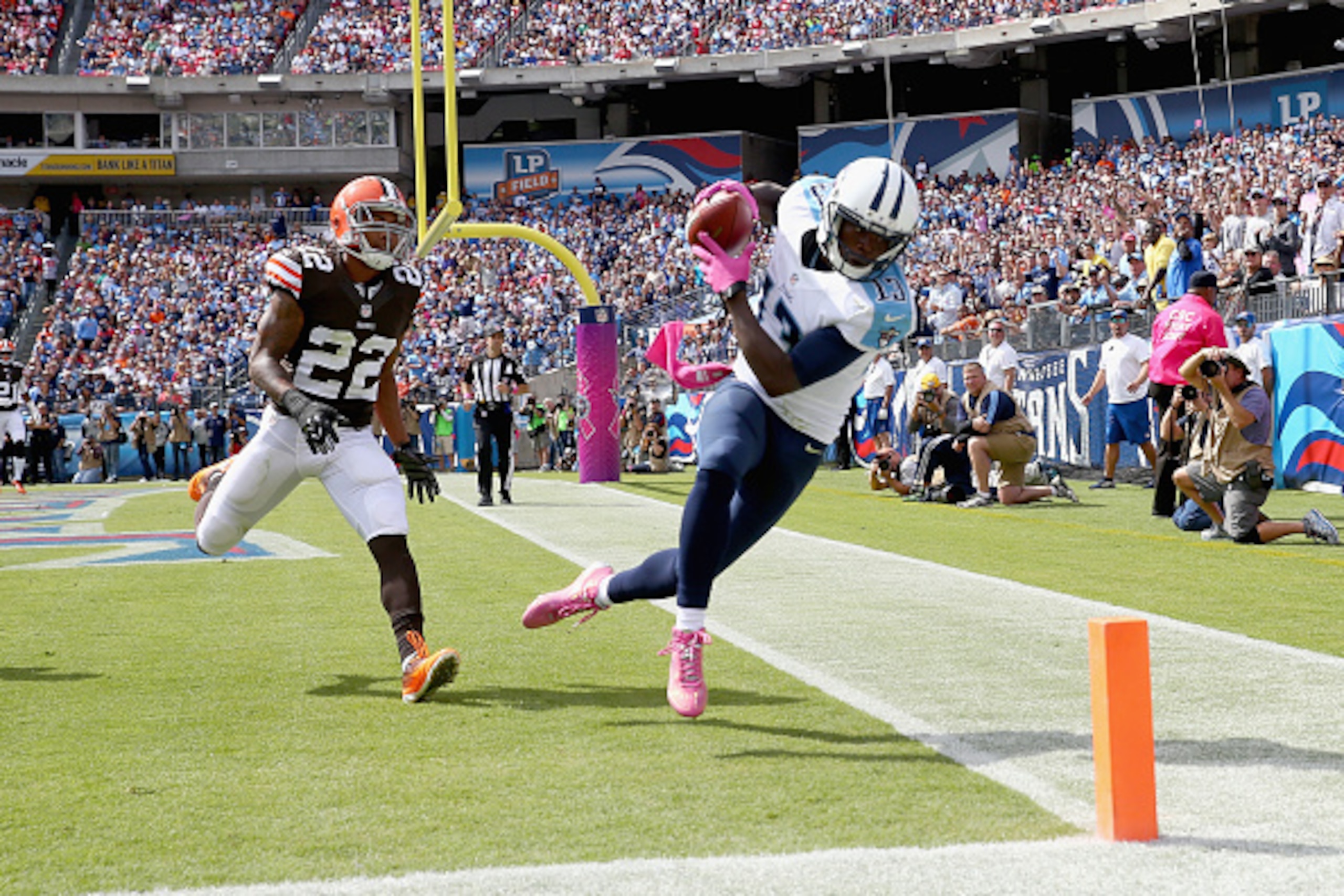 NASHVILLE, TN - OCTOBER 05:  Kendall Wright #13 of the Tennessee Titans catches a pass for a touchdown during the game against the Cleveland Browns at LP Field on October 5, 2014 in Nashville, Tennessee.  (Photo by Andy Lyons/Getty Images)
