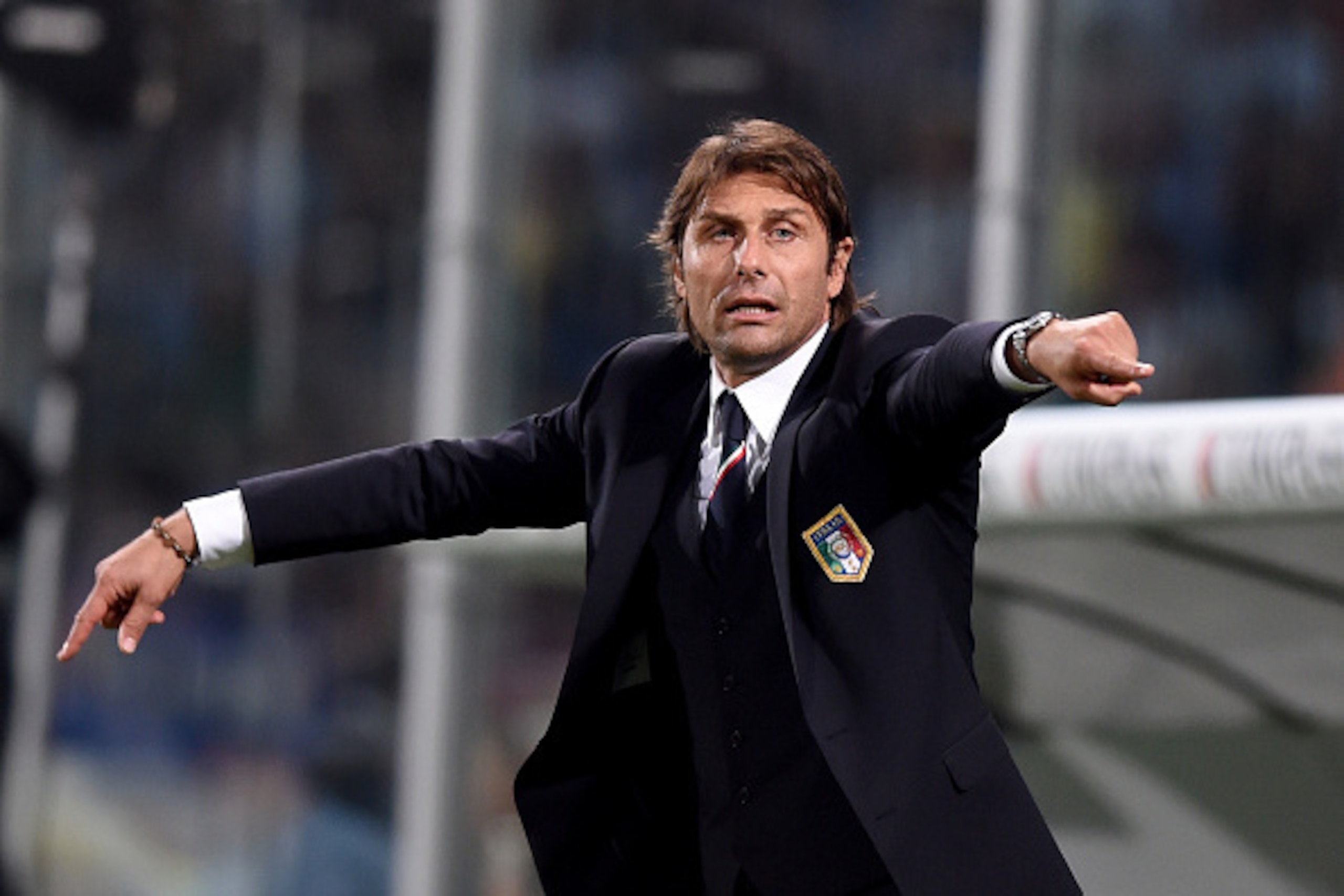 PALERMO, ITALY - OCTOBER 10:  Coach Italy Antonio Conte reacts during the EURO 2016 Group H Qualifier match between Italy and Azerbaijan  at Stadio Renzo Barbera on October 10, 2014 in Palermo, Italy.  (Photo by Claudio Villa/Getty Images)