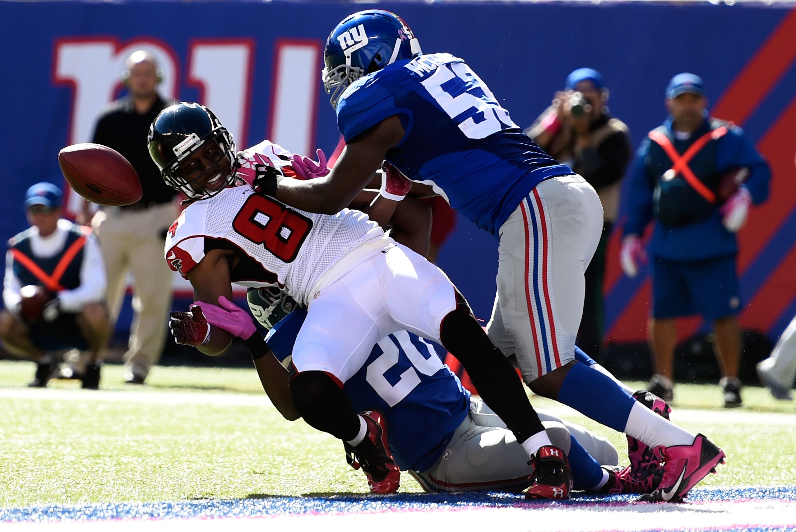 EAST RUTHERFORD, NJ - OCTOBER 05:  Wide receiver Roddy White #84 of the Atlanta Falcons misses a pass catch against middle linebacker Jameel McClain #53 and cornerback Prince Amukamara #20 of the New York Giants in the first half of their game at MetLife