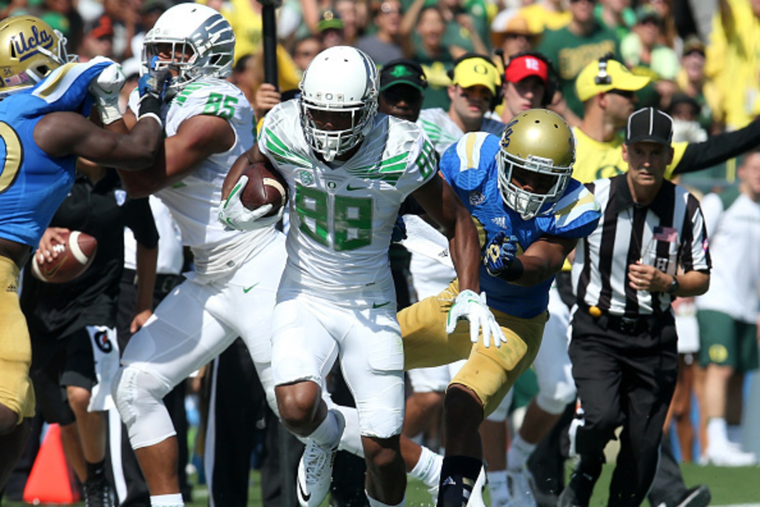 PASADENA, CA - OCTOBER 11:  Wide receiver Darren Carrington #88 of the Oregon Ducks carries the ball down the sideline against the UCLA Bruins at the Rose Bowl on October 11, 2014 in Pasadena, California.  (Photo by Stephen Dunn/Getty Images)