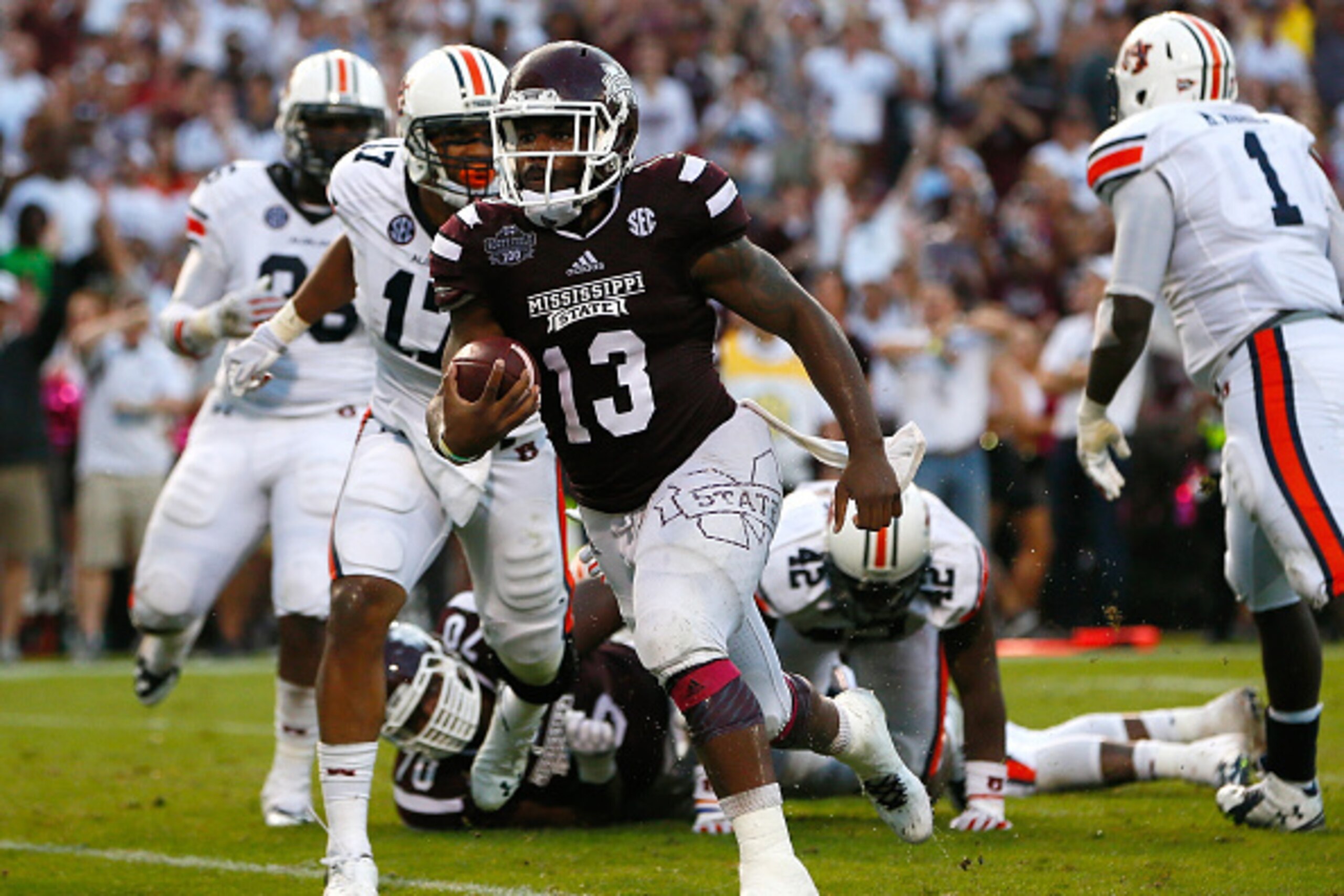 STARKVILLE, MS - OCTOBER 11: Josh Robinson #13 of the Mississippi State Bulldogs rushes for a touchdown against the Auburn Tigers at Davis Wade Stadium on October 11, 2014 in Starkville, Mississippi. (Photo by Kevin C. Cox/Getty Images) STARKVILLE, MS - OCTOBER 11: Josh Robinson #13 of the Mississippi State Bulldogs rushes for a touchdown against the Auburn Tigers at Davis Wade Stadium on October 11, 2014 in Starkville, Mississippi. (Photo by Kevin C. Cox/Getty Images)