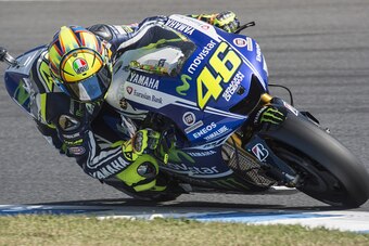 MOTEGI, JAPAN - OCTOBER 11:  Valentino Rossi of Italy and Movistar Yamaha MotoGP rounds the bend during the  MotoGP Of Japan - Qualifying at Twin Ring Motegi on October 11, 2014 in Motegi, Japan.  (Photo by Mirco Lazzari gp/Getty Images)