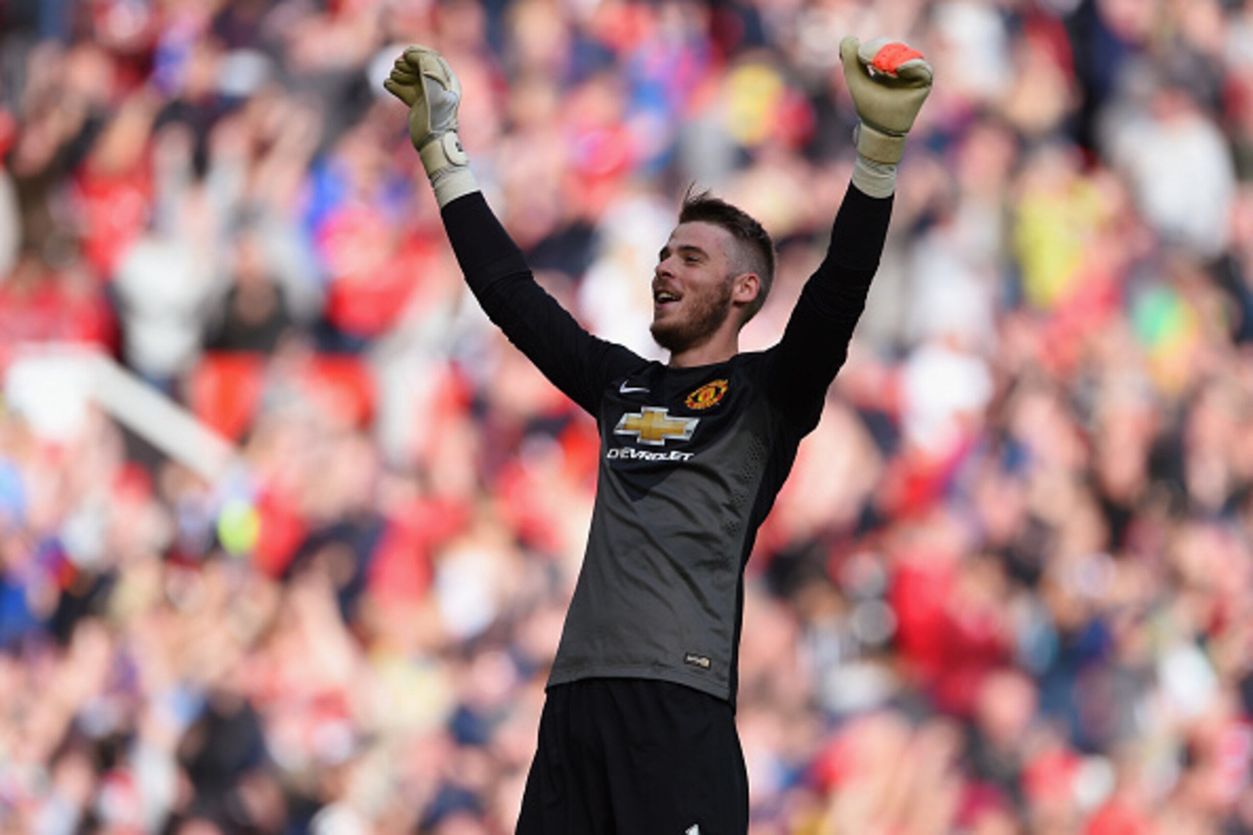 MANCHESTER, ENGLAND - OCTOBER 05:  David De Gea of Manchester United celebrates at the end of the Barclays Premier League match between Manchester United and Everton at Old Trafford on October 5, 2014 in Manchester, England.  (Photo by Michael Regan/Getty