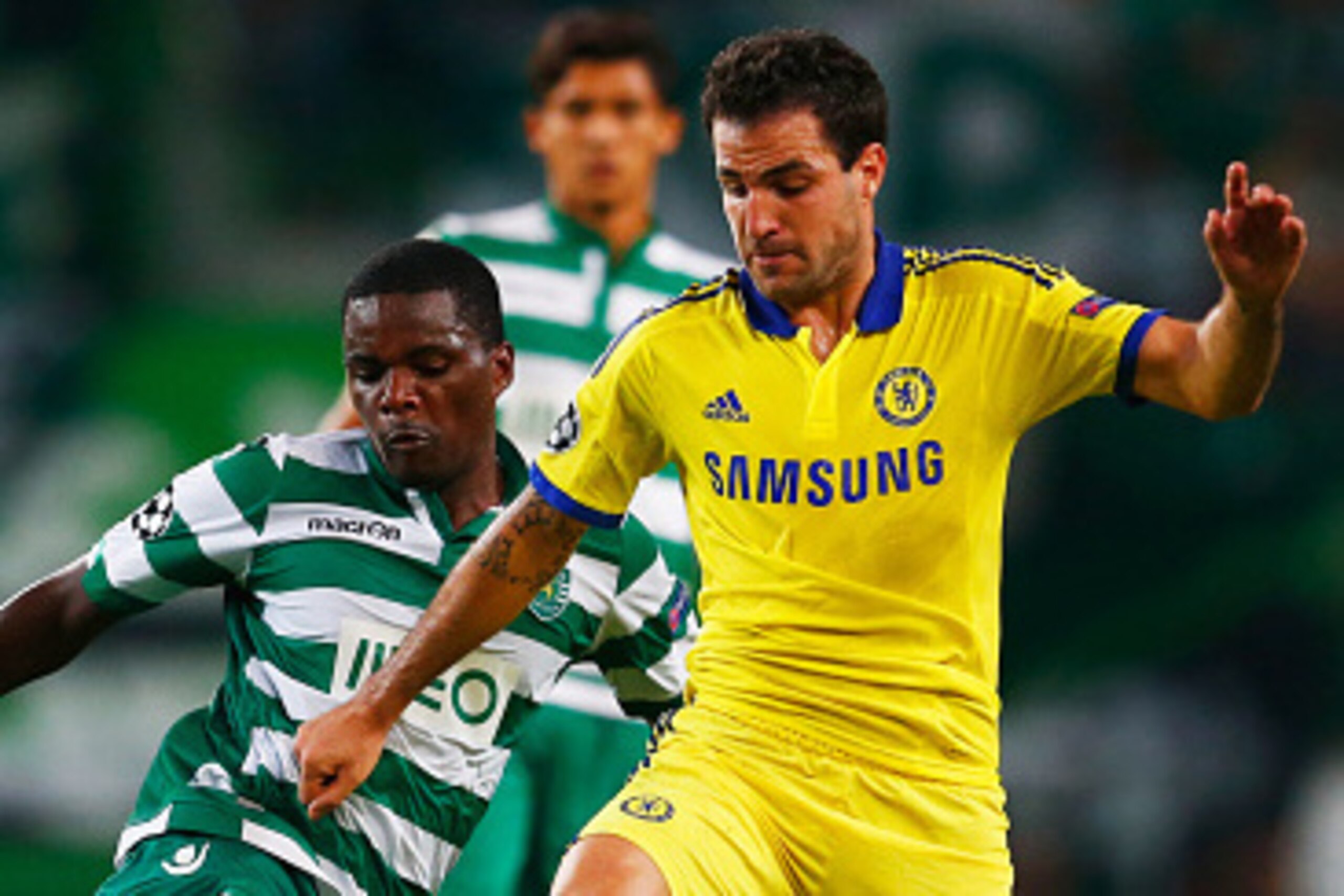 LISBON, PORTUGAL - SEPTEMBER 30:  William Carvalho of Sporting Lisbon tackles Cesc Fabregas of Chelsea during the UEFA Champions League Group G match between Sporting Clube de Portugal and Chelsea FC at Estadio Jose Alvalade on September 30, 2014 in Lisbo