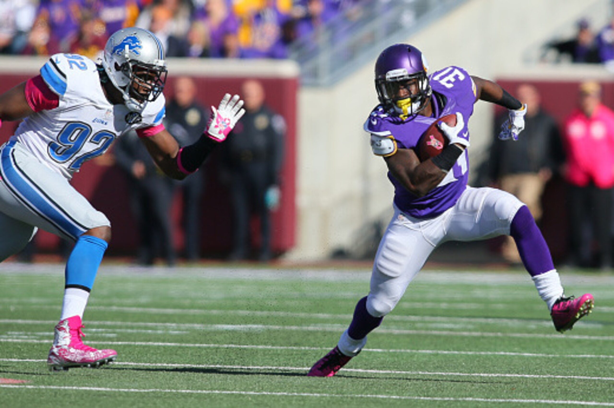 MINNEAPOLIS, MN - OCTOBER 12:  Jerick McKinnon #31 of the Minnesota Vikings carries the ball against Devin Taylor #92 of the Detroit Lions during the fourth quarter on October 12, 2014 at TCF Bank Stadium in Minneapolis, Minnesota. (Photo by Adam Bettcher
