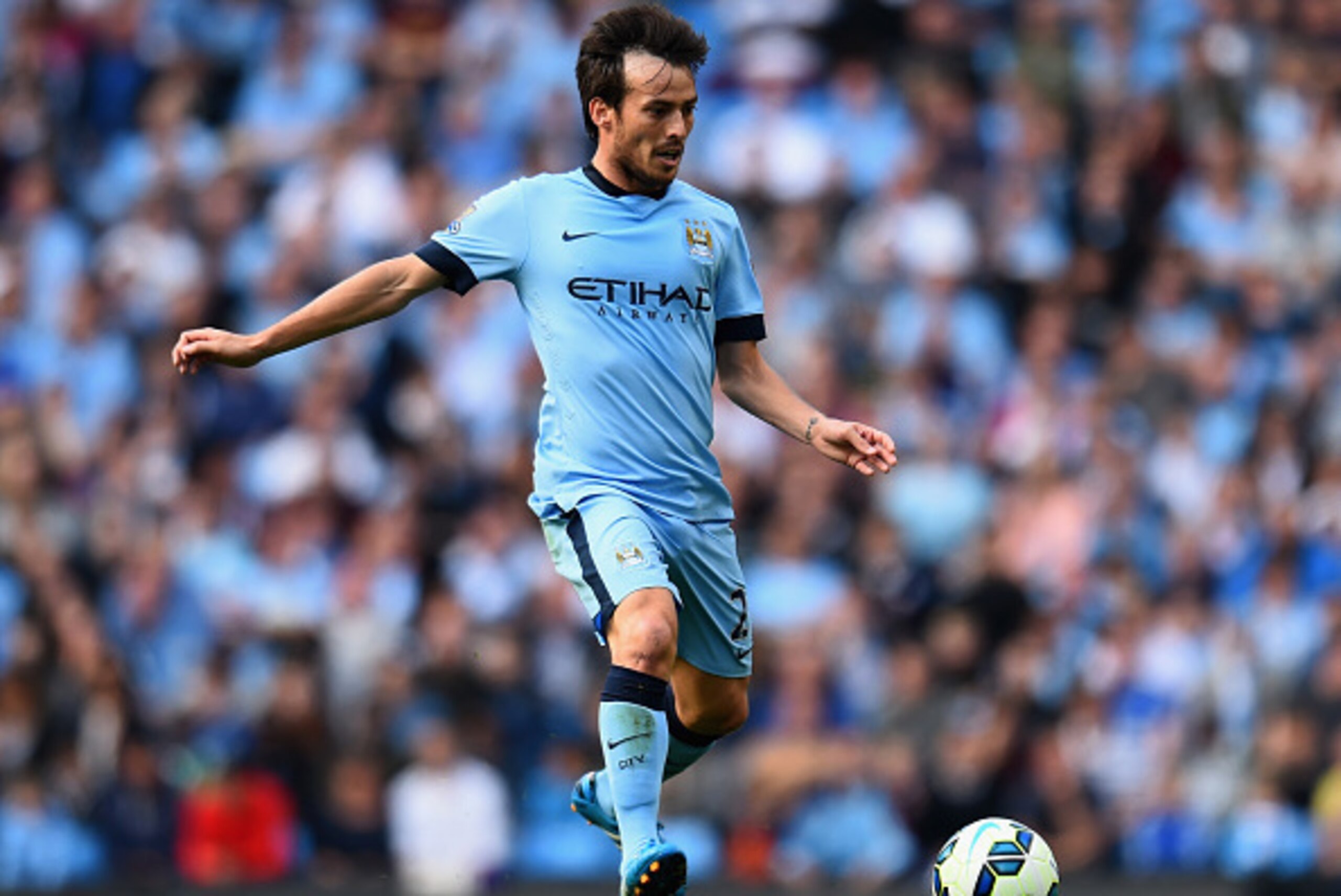 MANCHESTER, ENGLAND - SEPTEMBER 21: David Silva of Manchester City in action during the Barclays Premier League match between Manchester City and Chelsea at the Etihad Stadium on September 21, 2014 in Manchester, England. (Photo by Shaun Botterill/Getty MANCHESTER, ENGLAND - SEPTEMBER 21: David Silva of Manchester City in action during the Barclays Premier League match between Manchester City and Chelsea at the Etihad Stadium on September 21, 2014 in Manchester, England. (Photo by Shaun Botterill/Getty