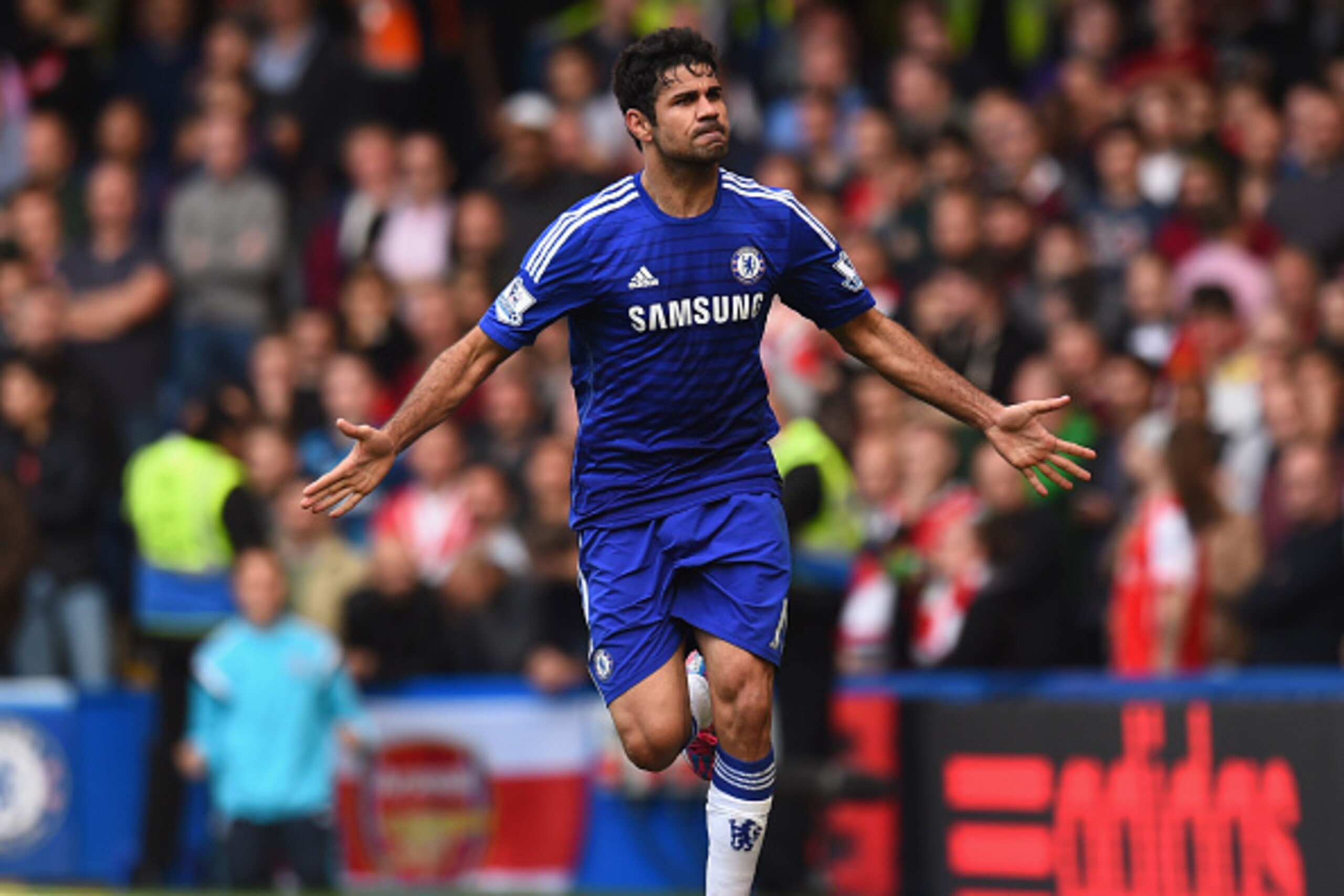 LONDON, ENGLAND - OCTOBER 05:  Diego Costa of Chelsea celebrates scoring their second goalduring the Barclays Premier League match between Chelsea and Arsenal at Stamford Bridge on October 4, 2014 in London, England.  (Photo by Shaun Botterill/Getty Image