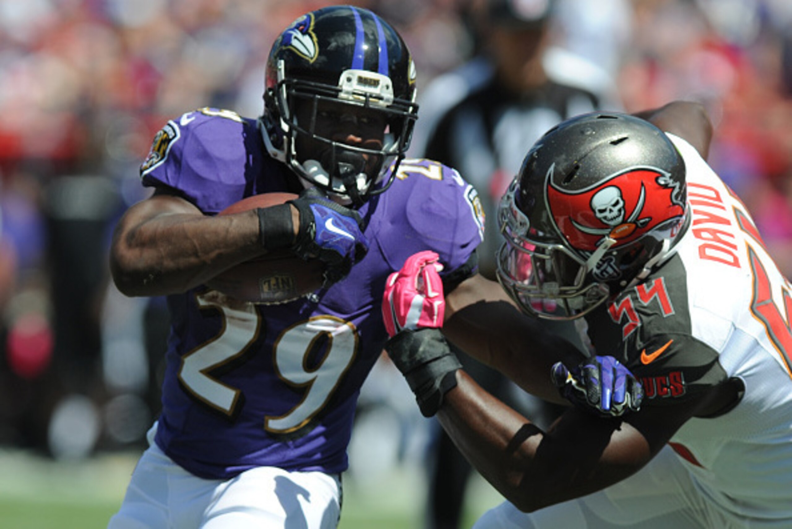 TAMPA, FL - OCTOBER 12: Running back Justin Forsett #29 of the Baltimore Ravens carries the ball as outside linebacker Lavonte David #54 of the Tampa Bay Buccaneers defends at Raymond James Stadium on October 12, 2014 in Tampa, Florida. (Photo by Cliff Mc TAMPA, FL - OCTOBER 12: Running back Justin Forsett #29 of the Baltimore Ravens carries the ball as outside linebacker Lavonte David #54 of the Tampa Bay Buccaneers defends at Raymond James Stadium on October 12, 2014 in Tampa, Florida. (Photo by Cliff Mc