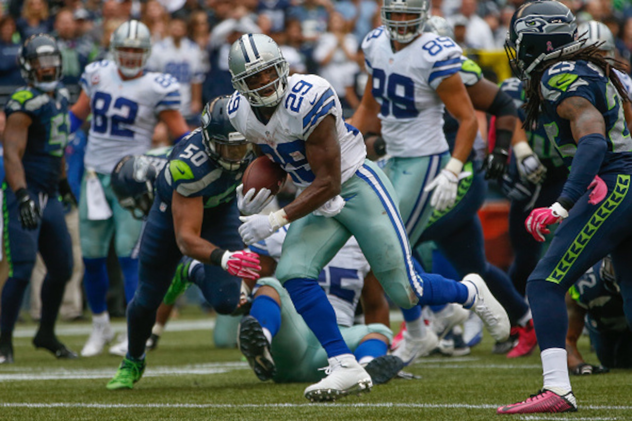 SEATTLE, WA - OCTOBER 12: Running back DeMarco Murray #29 of the Dallas Cowboys rushes for the winning touchdown in a 30-23 win over the Seattle Seahawks at CenturyLink Field on October 12, 2014 in Seattle, Washington. (Photo by Otto Greule Jr/Getty Ima SEATTLE, WA - OCTOBER 12: Running back DeMarco Murray #29 of the Dallas Cowboys rushes for the winning touchdown in a 30-23 win over the Seattle Seahawks at CenturyLink Field on October 12, 2014 in Seattle, Washington. (Photo by Otto Greule Jr/Getty Ima