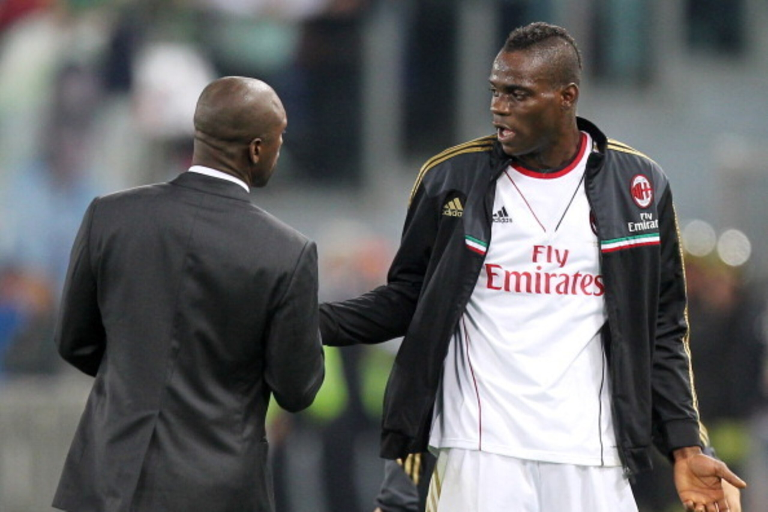ROME, ITALY - APRIL 25:  Mario Balotelli of AC Milan speaks with Clarence Seedorf during the Serie A match between AS Roma and AC Milan at Stadio Olimpico on April 25, 2014 in Rome, Italy.  (Photo by Paolo Bruno/Getty Images)