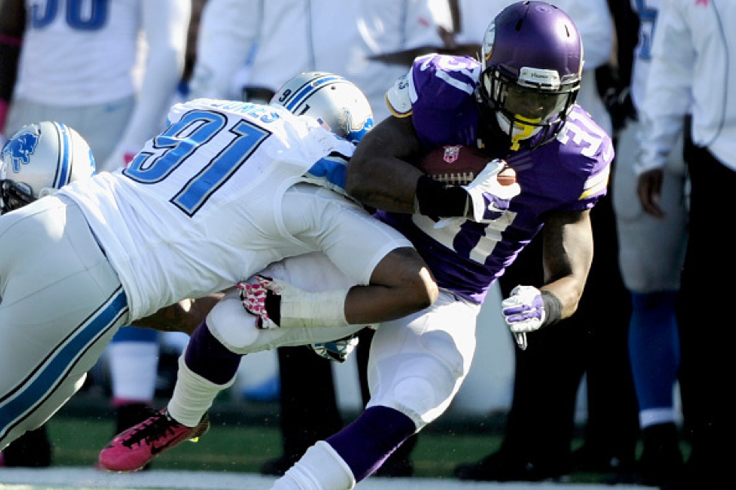 MINNEAPOLIS, MN - OCTOBER 12: Jason Jones #91 of the Detroit Lions tackles Jerick McKinnon #31 of the Minnesota Vikings during the fourth quarter of the game on October 12, 2014 at TCF Bank Stadium in Minneapolis, Minnesota. The Lions defeated the Vikings