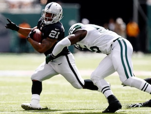 EAST RUTHERFORD, NJ - SEPTEMBER 07:  Maurice Jones-Drew #21 of the Oakland Raiders rushes the ball against Demario Davis #56 of the New York Jets during the first quarter at MetLife Stadium on September 7, 2014 in East Rutherford, New Jersey.  (Photo by J