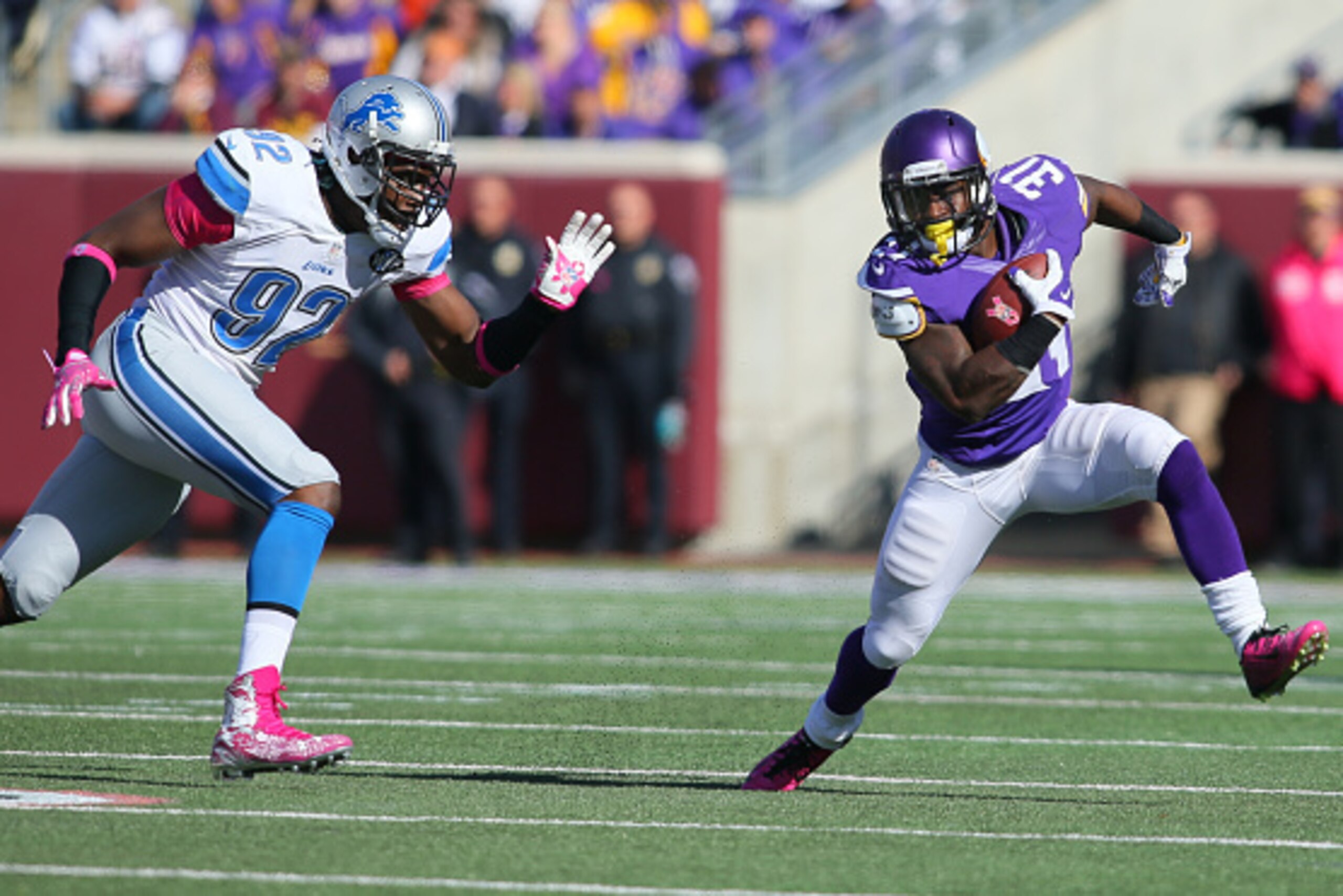 MINNEAPOLIS, MN - OCTOBER 12:  Jerick McKinnon #31 of the Minnesota Vikings carries the ball against Devin Taylor #92 of the Detroit Lions during the fourth quarter on October 12, 2014 at TCF Bank Stadium in Minneapolis, Minnesota. (Photo by Adam Bettcher