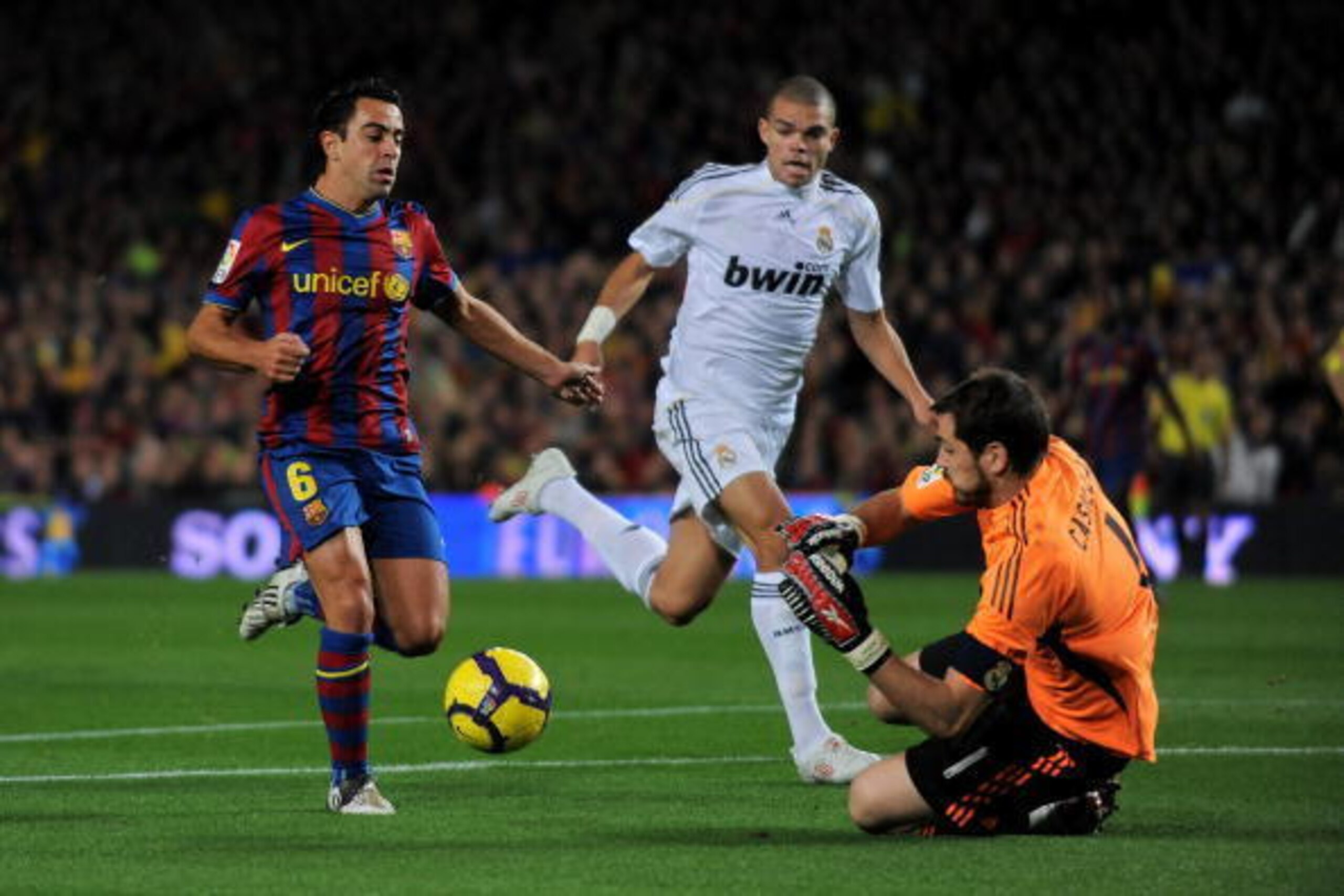 BARCELONA, SPAIN - NOVEMBER 29:  Xavier Hernandez (L) of FC Barcelona tries to score against Pepe and goalkeeper Iker Casillas (R) of Real Madrid during the La Liga match between Barcelona and Real Madrid at the Camp Nou Stadium on November 29, 2009 in Ba