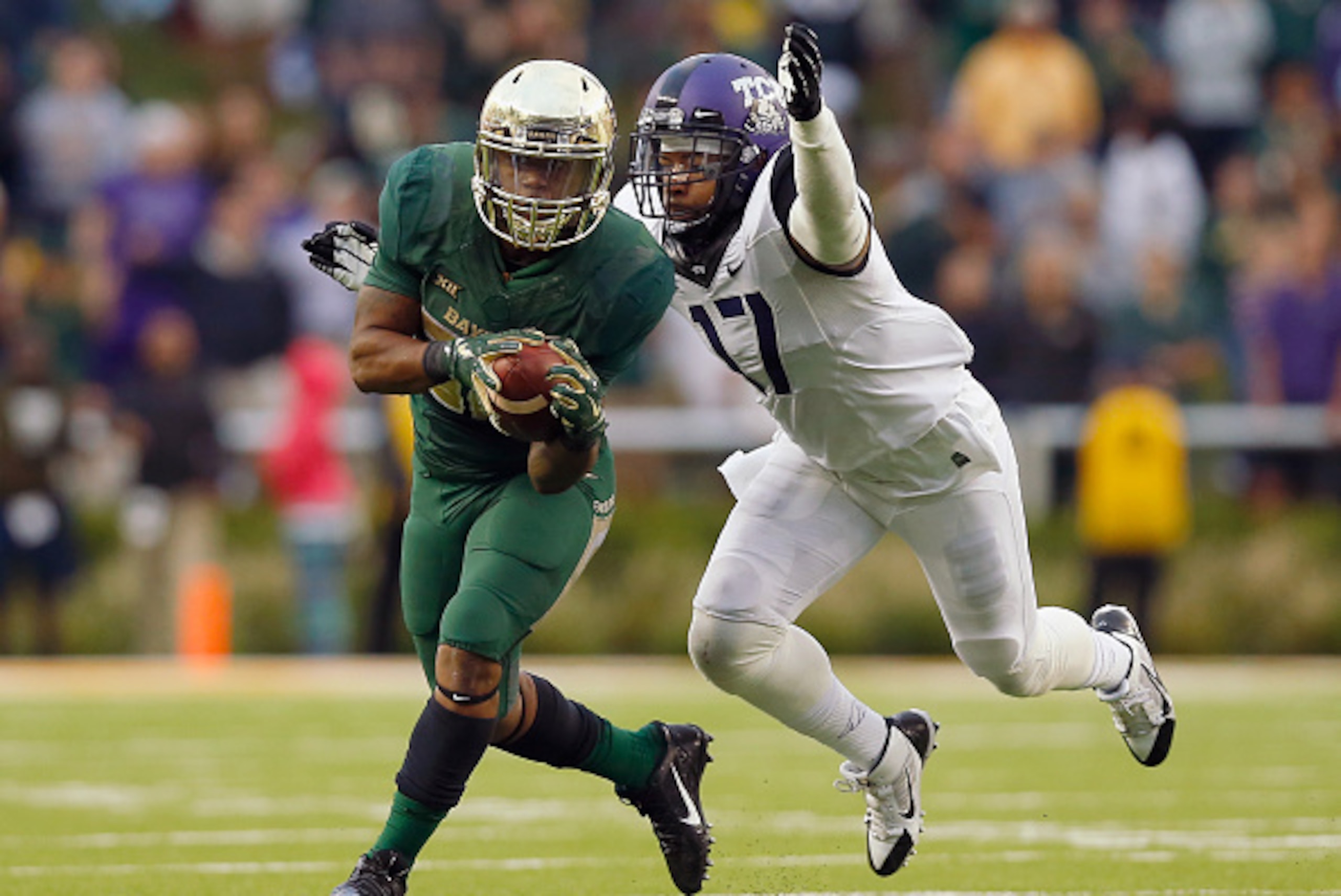 WACO, TX - OCTOBER 11:  Shock Linwood #32 of the Baylor Bears carries the ball against Sam Carter #17 of the TCU Horned Frogs in the second half at McLane Stadium on October 11, 2014 in Waco, Texas.  (Photo by Tom Pennington/Getty Images)