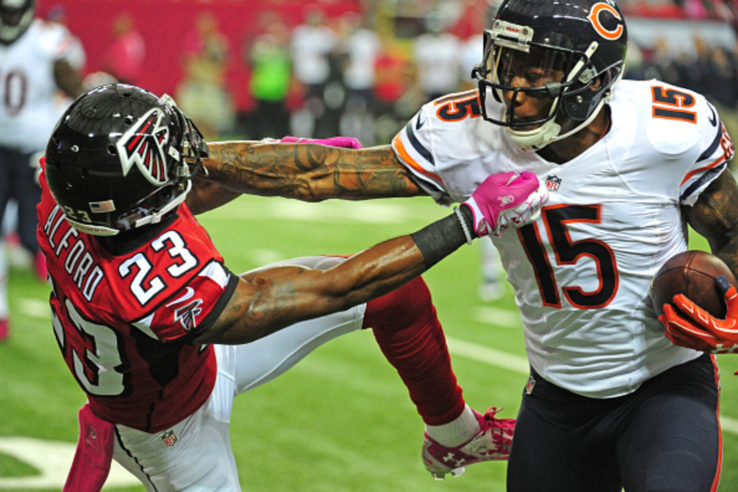 ATLANTA, GA - OCTOBER 12:  Brandon Marshall #15 of the Chicago Bears shakes off the tackle attempt by Robert Alford #23 of the Atlanta Falcons at the Georgia Dome on October 12, 2014 in Atlanta, Georgia. (Photo by Scott Cunningham/Getty Images)