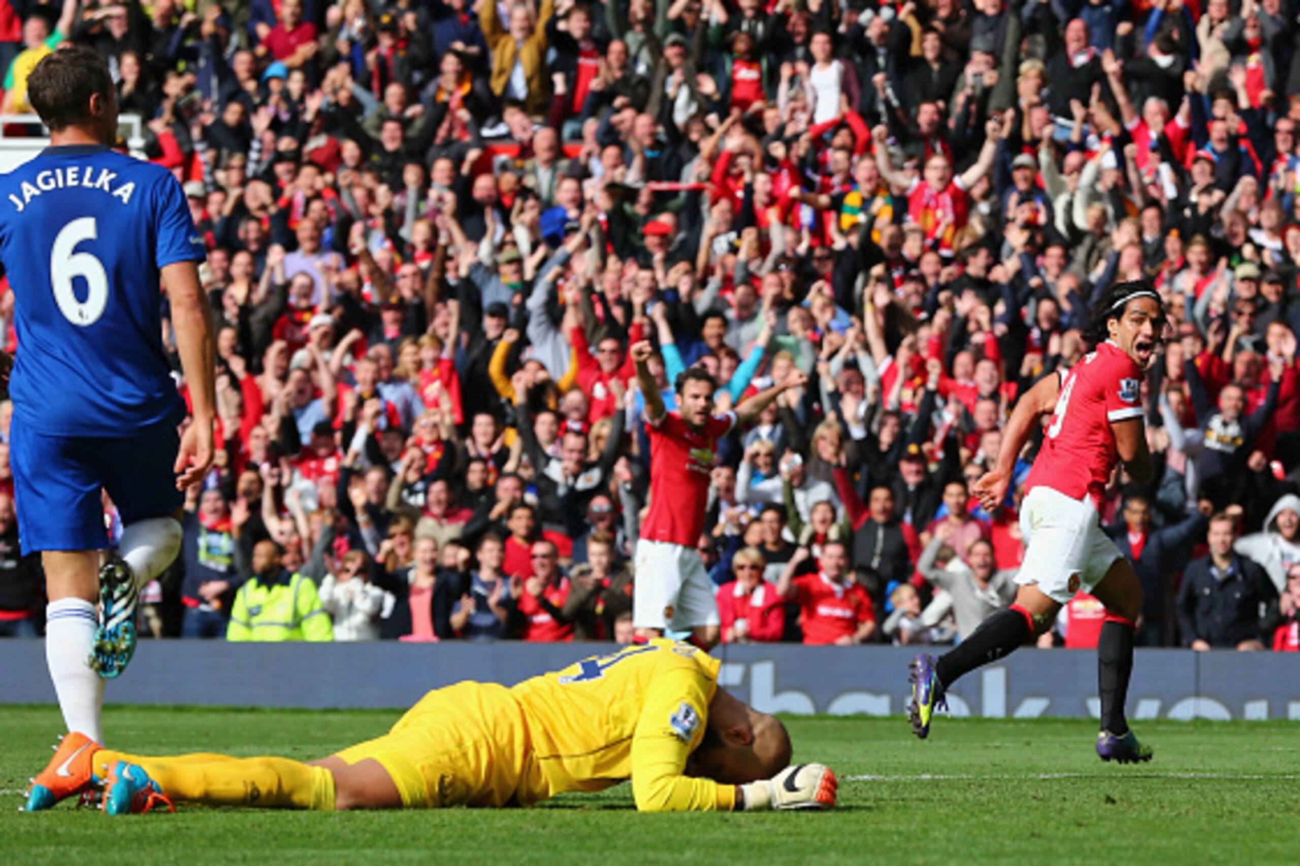 MANCHESTER, ENGLAND - OCTOBER 05: Radamel Falcao of Manchester United celebrates scoring his team's second goal during the Barclays Premier League match between Manchester United and Everton at Old Trafford on October 5, 2014 in Manchester, England. (Ph MANCHESTER, ENGLAND - OCTOBER 05: Radamel Falcao of Manchester United celebrates scoring his team's second goal during the Barclays Premier League match between Manchester United and Everton at Old Trafford on October 5, 2014 in Manchester, England. (Ph