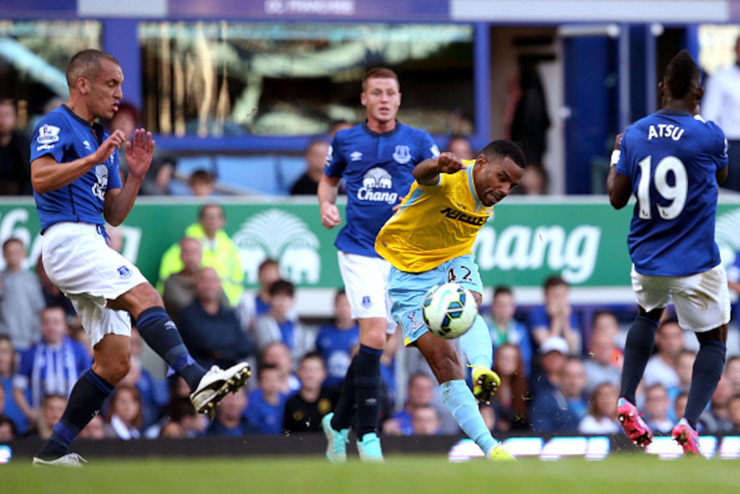 LIVERPOOL, ENGLAND - SEPTEMBER 21: Jason Puncheon of Crystal Palace takes a shot on goal past Leon Osman of Everton during the Barclays Premier League match between Everton and Crystal Palace at Goodison Park on September 21, 2014 in Liverpool, England. LIVERPOOL, ENGLAND - SEPTEMBER 21: Jason Puncheon of Crystal Palace takes a shot on goal past Leon Osman of Everton during the Barclays Premier League match between Everton and Crystal Palace at Goodison Park on September 21, 2014 in Liverpool, England.