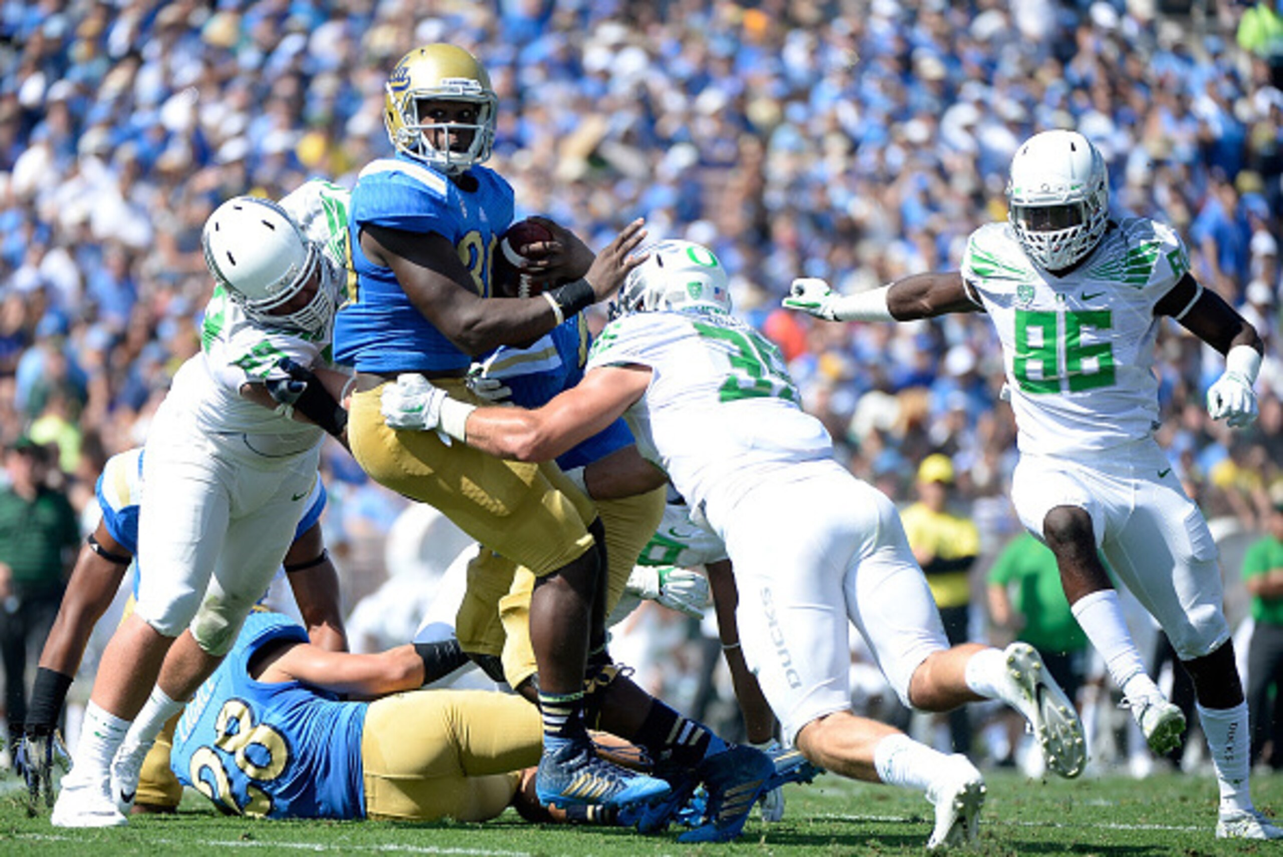 PASADENA, CA - OCTOBER 11:  Myles Jack #30 of the UCLA Bruins rushes during a 42-30 loss to the Oregon Ducks at Rose Bowl on October 11, 2014 in Pasadena, California.  (Photo by Harry How/Getty Images)