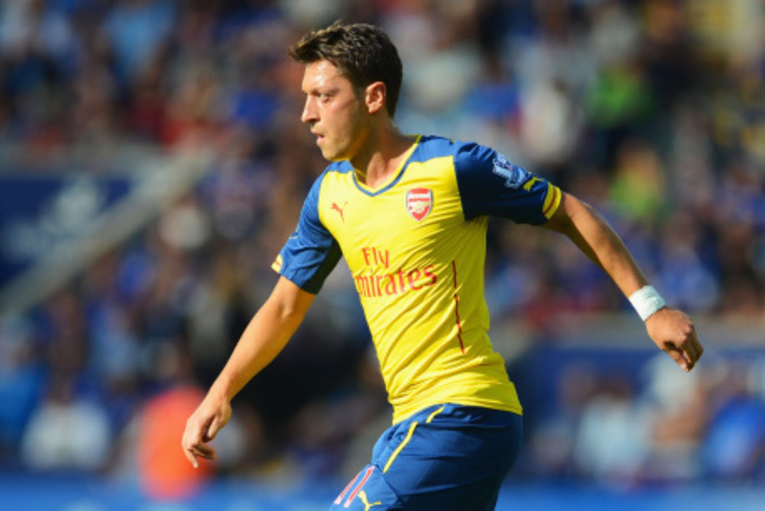 LEICESTER, ENGLAND - AUGUST 31:  Mesut Oezil of Arsenal in action during the Barclays Premier League match between Leicester City and Arsenal at The King Power Stadium on August 31, 2014 in Leicester, England.  (Photo by Michael Regan/Getty Images)