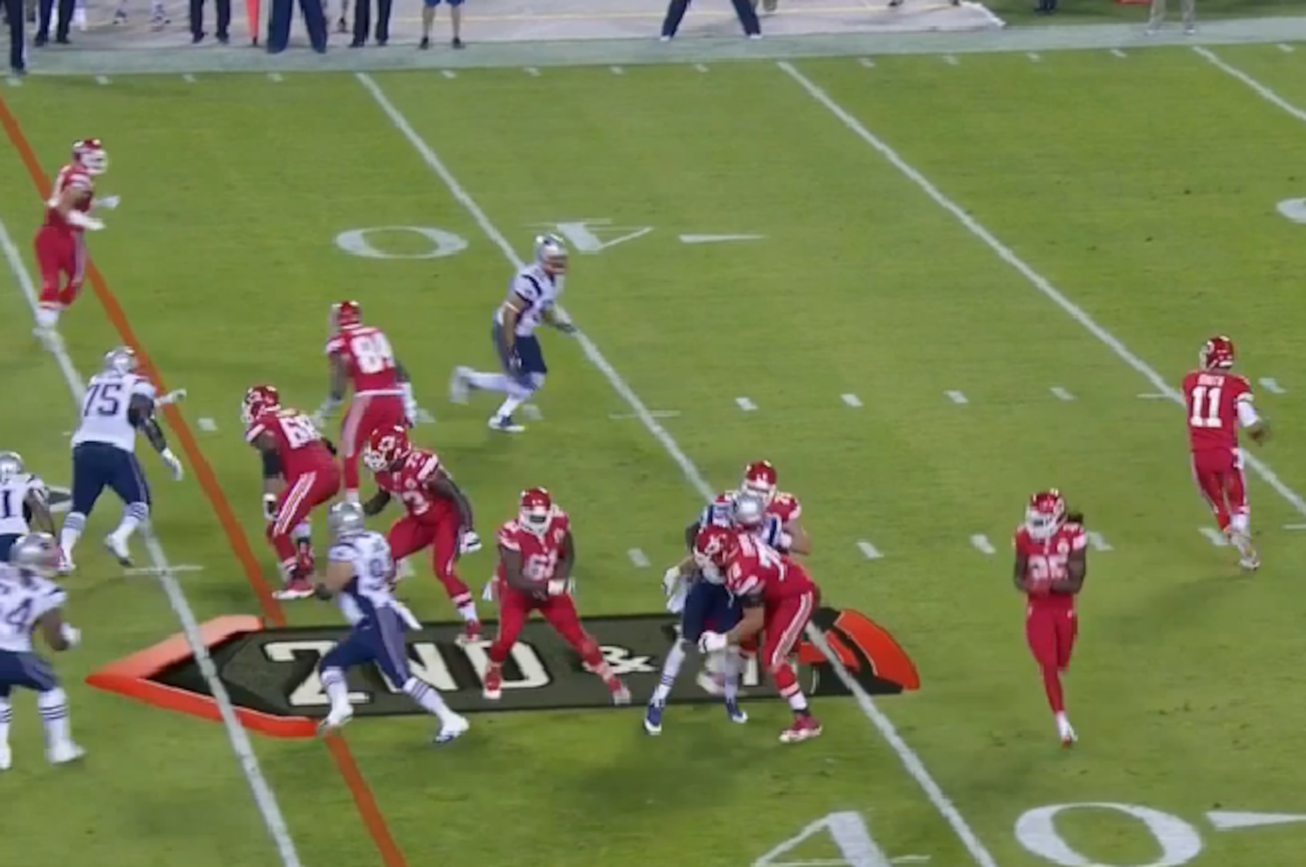 Smith sees Kelce got an easy release and gets ready to throw to him.