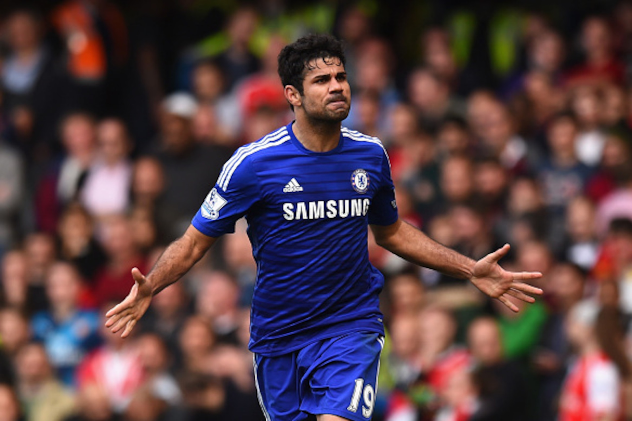 LONDON, ENGLAND - OCTOBER 05:  Diego Costa of Chelsea celebrates scoring their second goalduring the Barclays Premier League match between Chelsea and Arsenal at Stamford Bridge on October 4, 2014 in London, England.  (Photo by Shaun Botterill/Getty Image