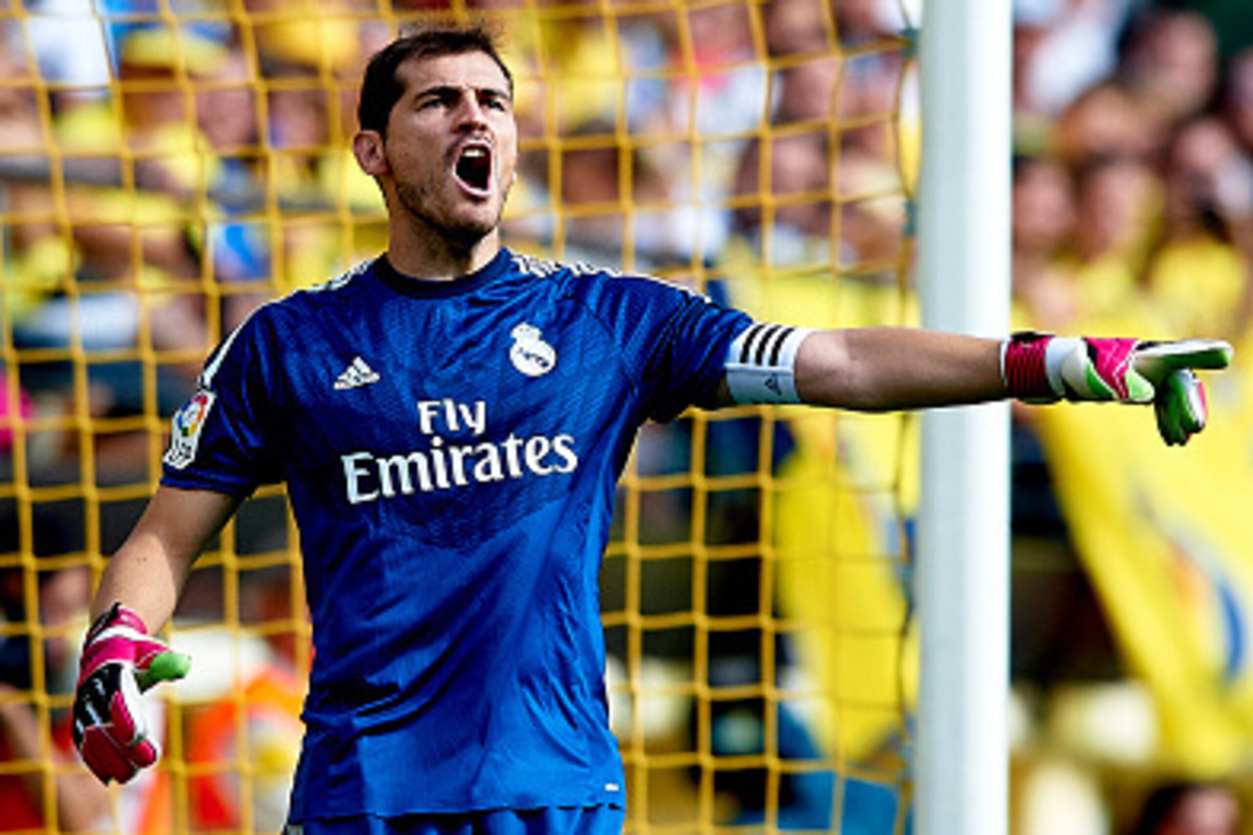 VILLARREAL, SPAIN - SEPTEMBER 27:  Iker Casillas of Real Madrid reacts during the La Liga match between Villarreal CF and Real Madrid at El Madrigal on September 27, 2014 in Villarreal, Spain.  (Photo by Manuel Queimadelos Alonso/Getty Images)