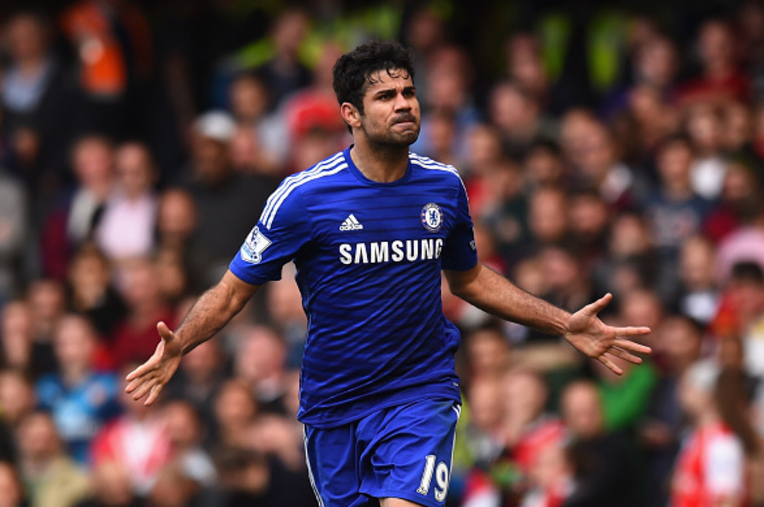LONDON, ENGLAND - OCTOBER 05:  Diego Costa of Chelsea celebrates scoring their second goalduring the Barclays Premier League match between Chelsea and Arsenal at Stamford Bridge on October 4, 2014 in London, England.  (Photo by Shaun Botterill/Getty Image
