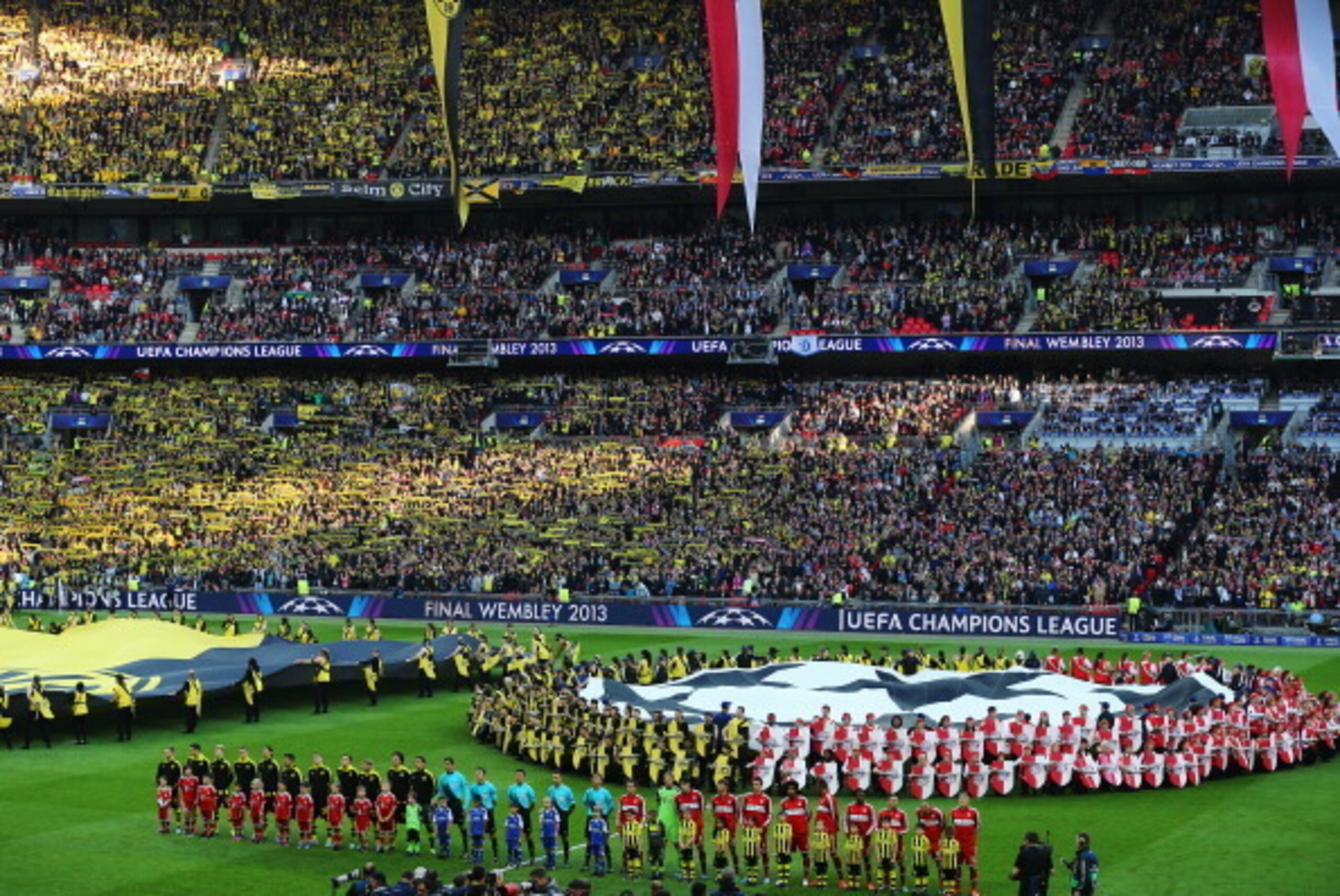 LONDON, ENGLAND - MAY 25:  Borussia Dortmund and Bayern Munich line up prior to the UEFA Champions League final match between Borussia Dortmund and FC Bayern Muenchen at Wembley Stadium on May 25, 2013 in London, United Kingdom.  (Photo by Martin Rose/Get