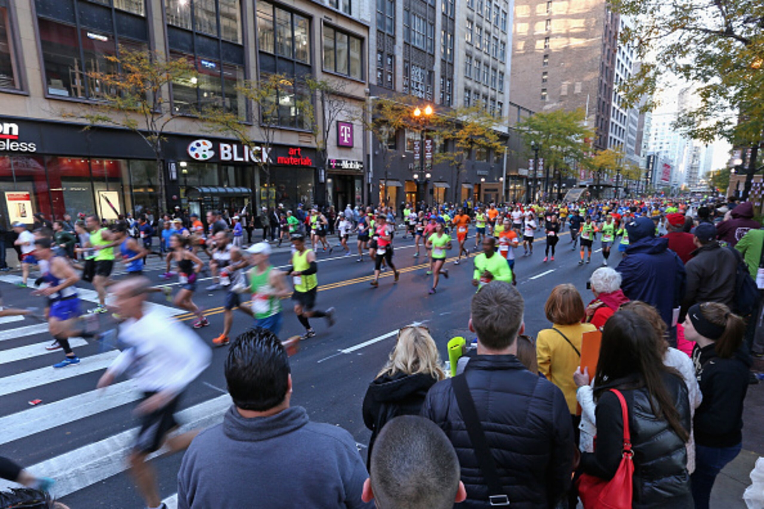 CHICAGO, IL - OCTOBER 12:  Spectators watch along State street during the 2014 Bank of America Chicago Marathon on October 12, 2014 in Chicago, Illinois.  (Photo by Jonathan Daniel/Getty Images)