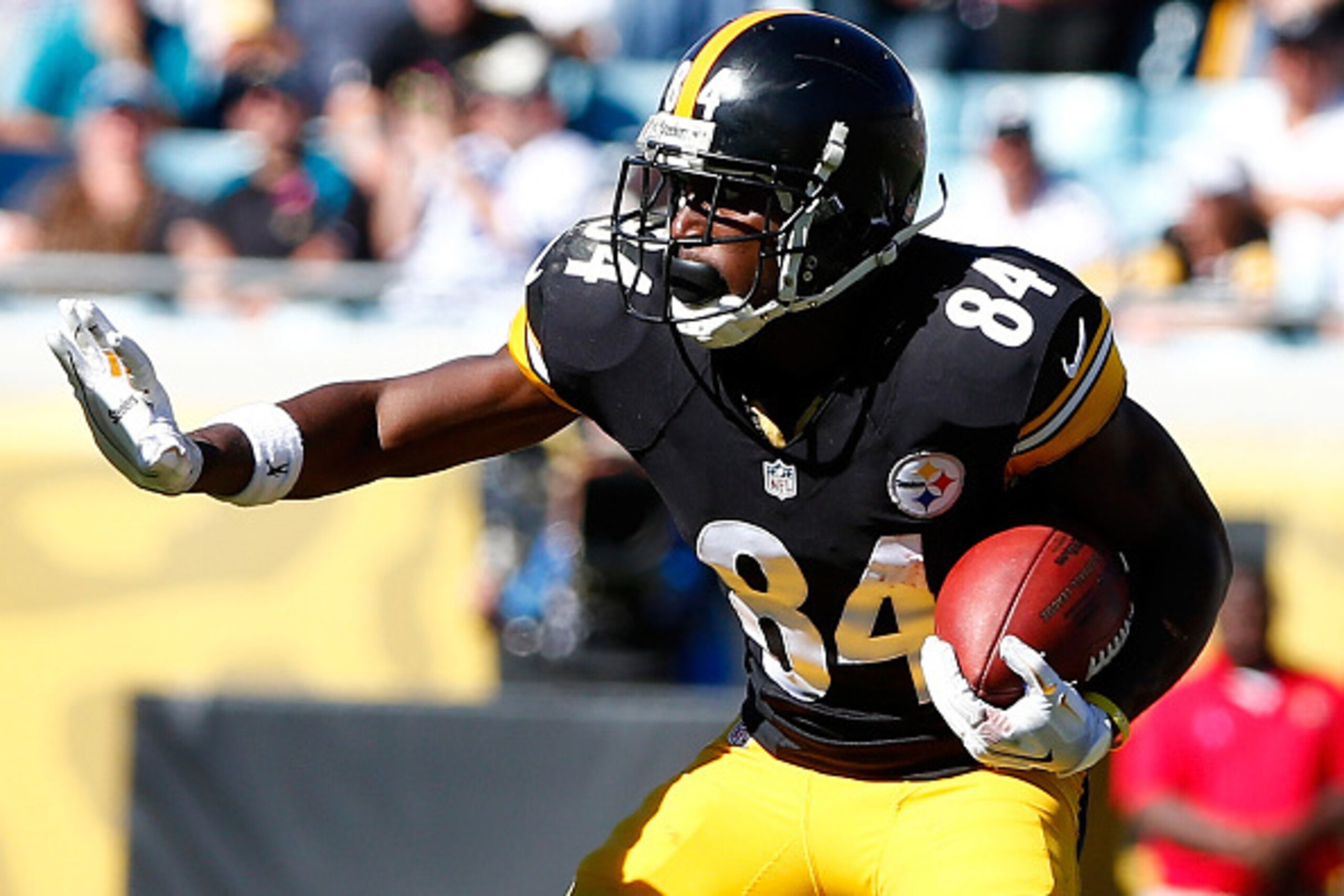 JACKSONVILLE, FL - OCTOBER 05:  Antonio Brown #84 of the Pittsburgh Steelers runs for yardage during the game against the Jacksonville Jaguars at EverBank Field on October 5, 2014 in Jacksonville, Florida.  (Photo by Sam Greenwood/Getty Images)