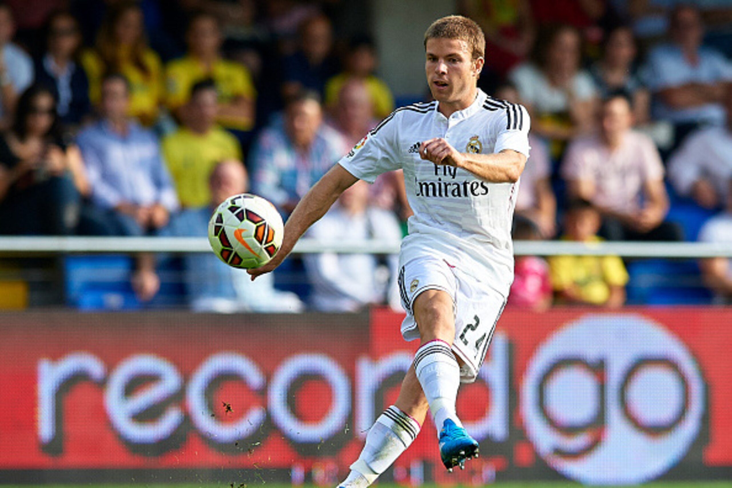 VILLARREAL, SPAIN - SEPTEMBER 27:  Asier Illarramendi of Real Madrid in action during the La Liga match between Villarreal CF and Real Madrid at El Madrigal on September 27, 2014 in Villarreal, Spain.  (Photo by Manuel Queimadelos Alonso/Getty Images)