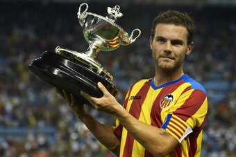 VALENCIA, SPAIN - AUGUST 12:  Juan Mata of Valencia lifts the winners trophy after the Orange Trophy match between Valencia and Roma at Estadio Mestalla on August 12, 2011 in Valencia, Spain.  (Photo by Manuel Queimadelos Alonso/Getty Images)