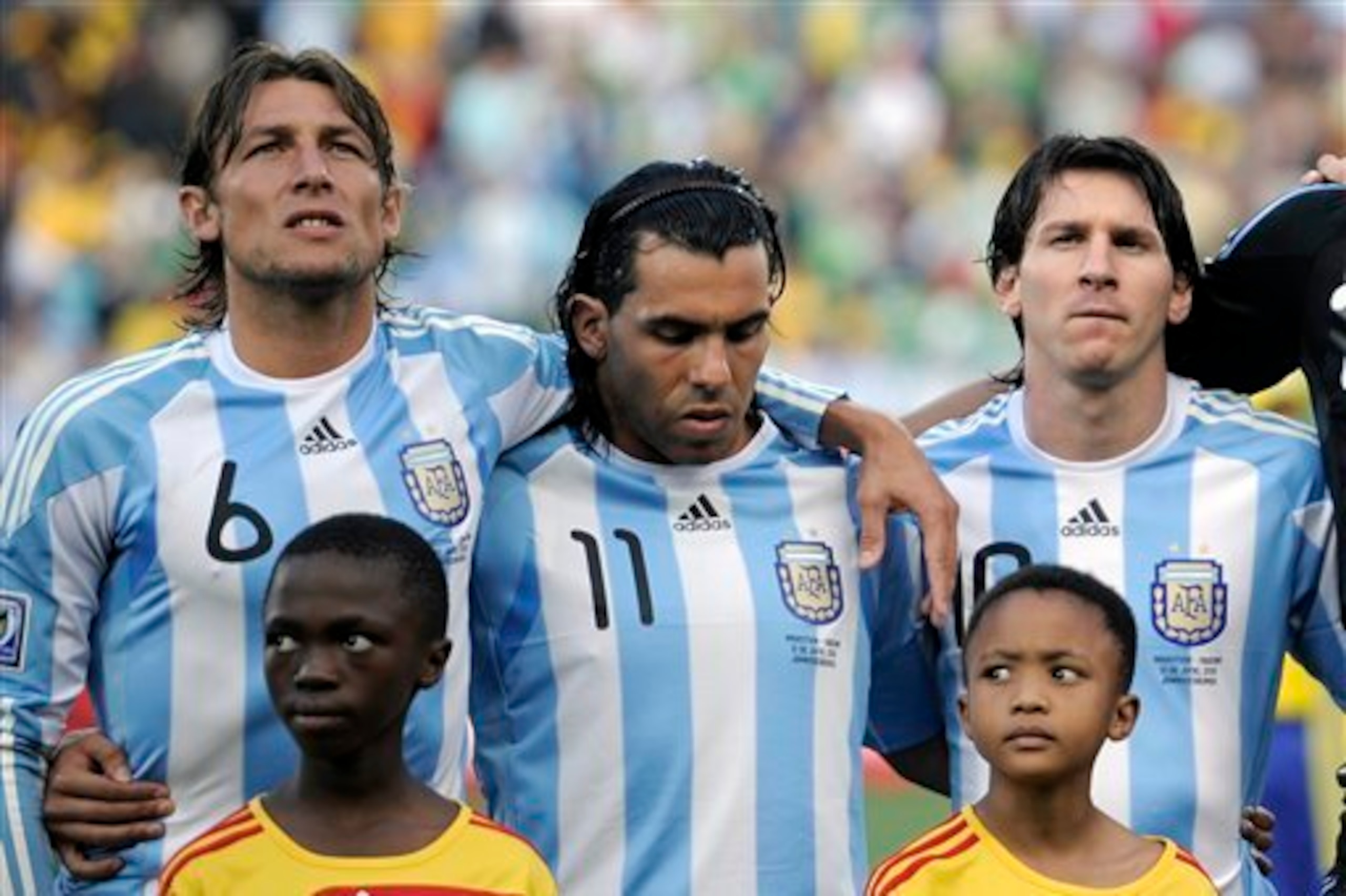 Heinze (left) believes Messi will retire back home.