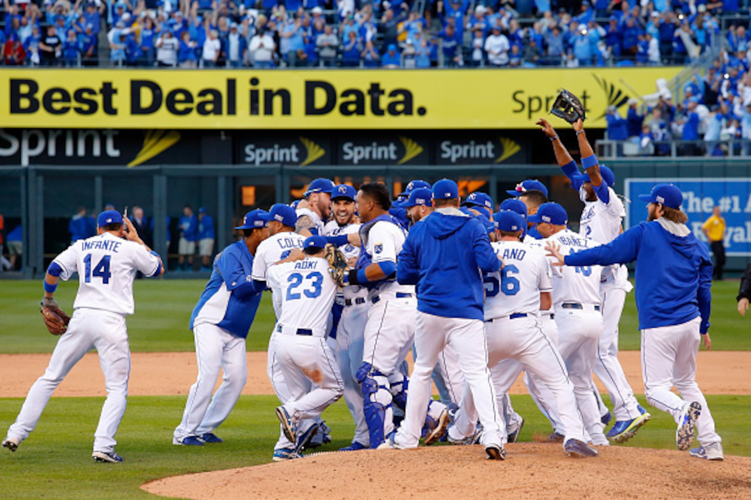 KANSAS CITY, MO - OCTOBER 15:  The Kansas City Royals celebrate their 2 to 1 win over the Baltimore Orioles to sweep the series in Game Four of the American League Championship Series at Kauffman Stadium on October 15, 2014 in Kansas City, Missouri.  (Pho