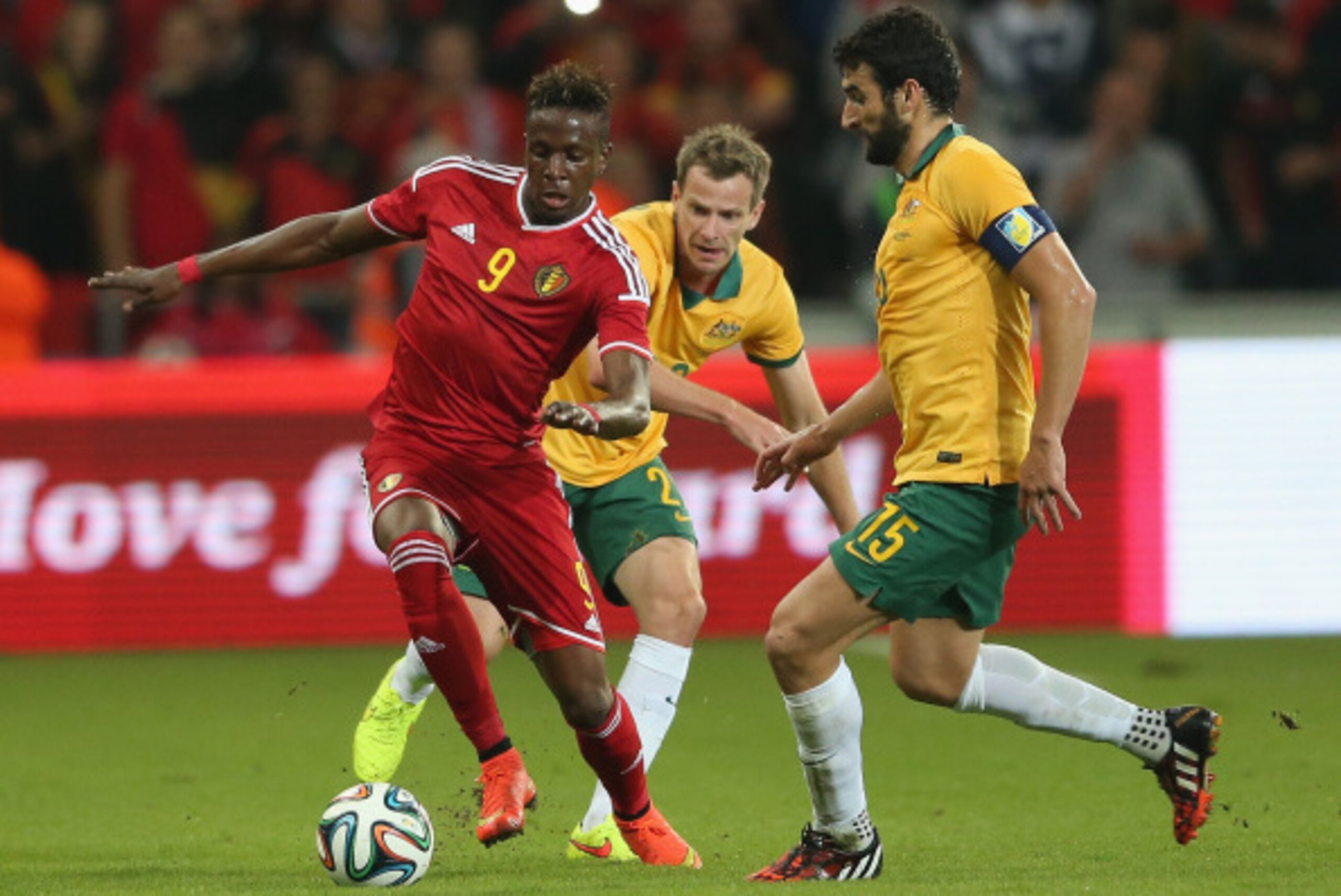 LIEGE, BELGIUM - SEPTEMBER 04: Divock Origi of Belgium is watched by Alex Wilkinson and Mile Jedinak (R) during International friendly match between Belgium and Australia at Stade de Sclessin on September 4, 2014 in Liege, Belgium. (Photo by David Roger LIEGE, BELGIUM - SEPTEMBER 04: Divock Origi of Belgium is watched by Alex Wilkinson and Mile Jedinak (R) during International friendly match between Belgium and Australia at Stade de Sclessin on September 4, 2014 in Liege, Belgium. (Photo by David Roger