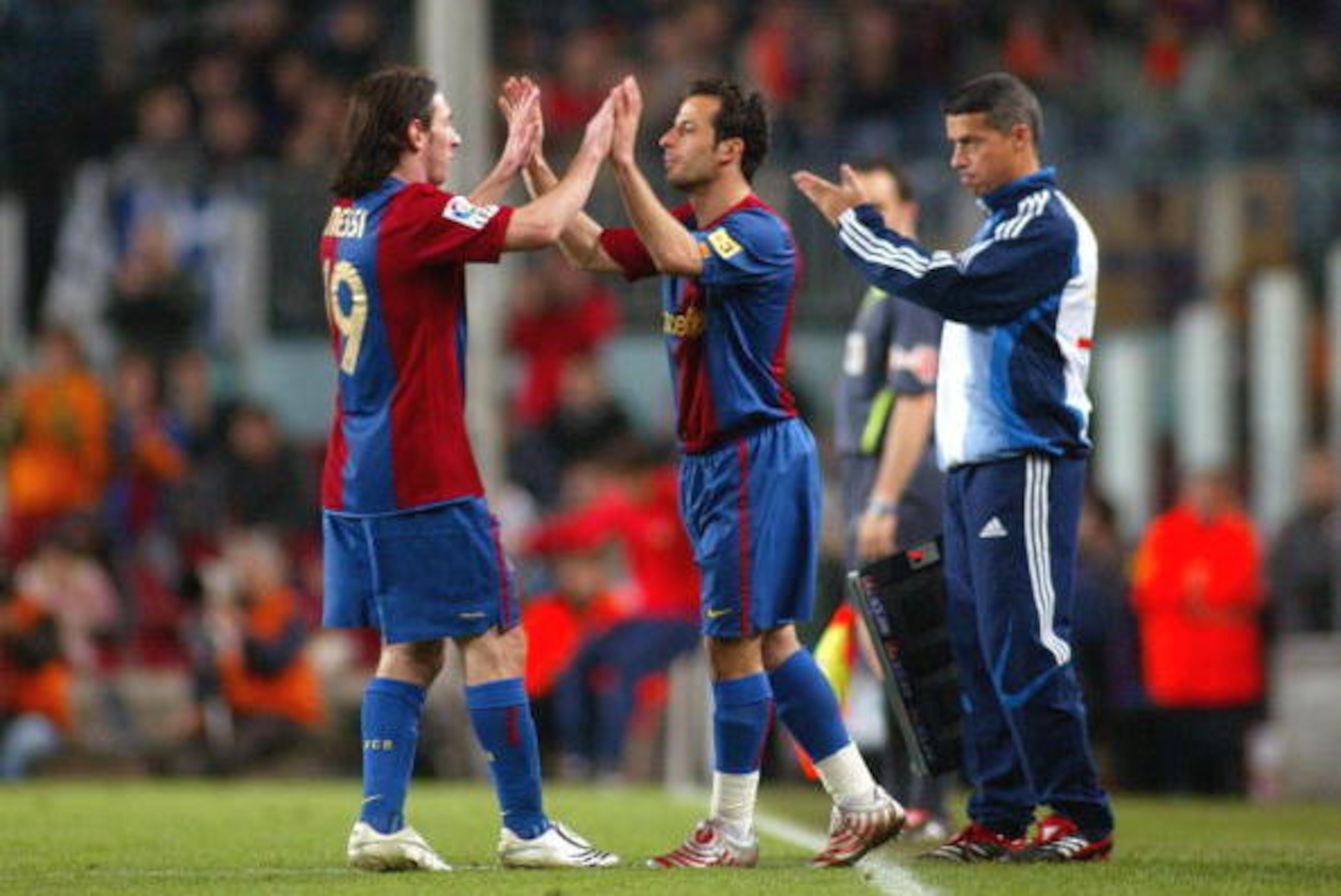 BARCELONA, SPAIN - MARCH 31: Leo Messi (L) and Ludovic Giuly of Barcelona during the match between FC Barcelona and Deportivo La Coruna of La Liga at the Camp Nou stadium on March 31, 2007 in Barcelona, Spain. (Photo by Bagu Blanco/Getty Images).