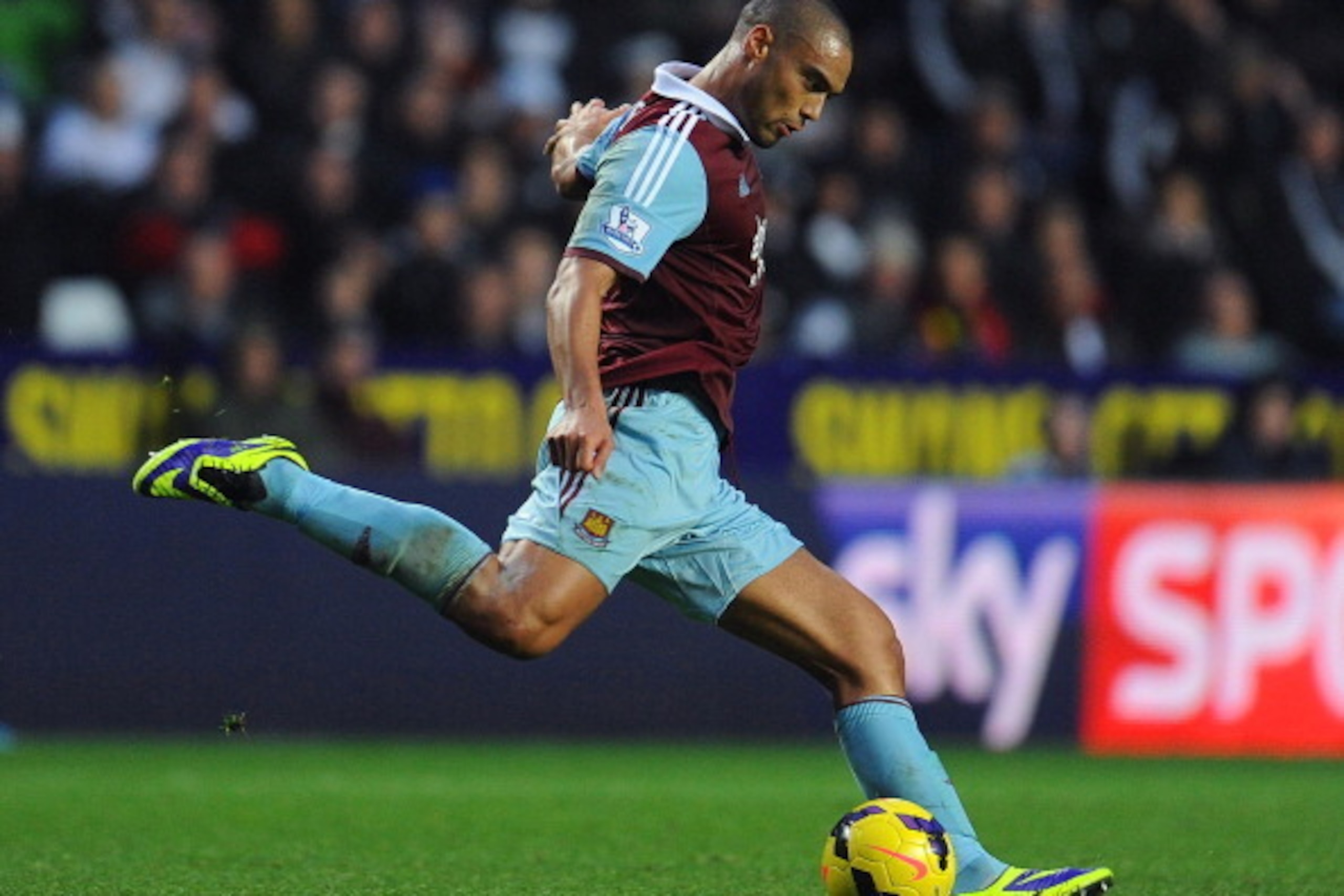SWANSEA, WALES - OCTOBER 27: Winston Reid of West Ham United kicks the ball during the Barclays Premier League match between Swansea City and West Ham United at Liberty Stadium on October 27, 2013 in Swansea, Wales. (Photo by Tom Dulat/Getty Images) SWANSEA, WALES - OCTOBER 27: Winston Reid of West Ham United kicks the ball during the Barclays Premier League match between Swansea City and West Ham United at Liberty Stadium on October 27, 2013 in Swansea, Wales. (Photo by Tom Dulat/Getty Images)