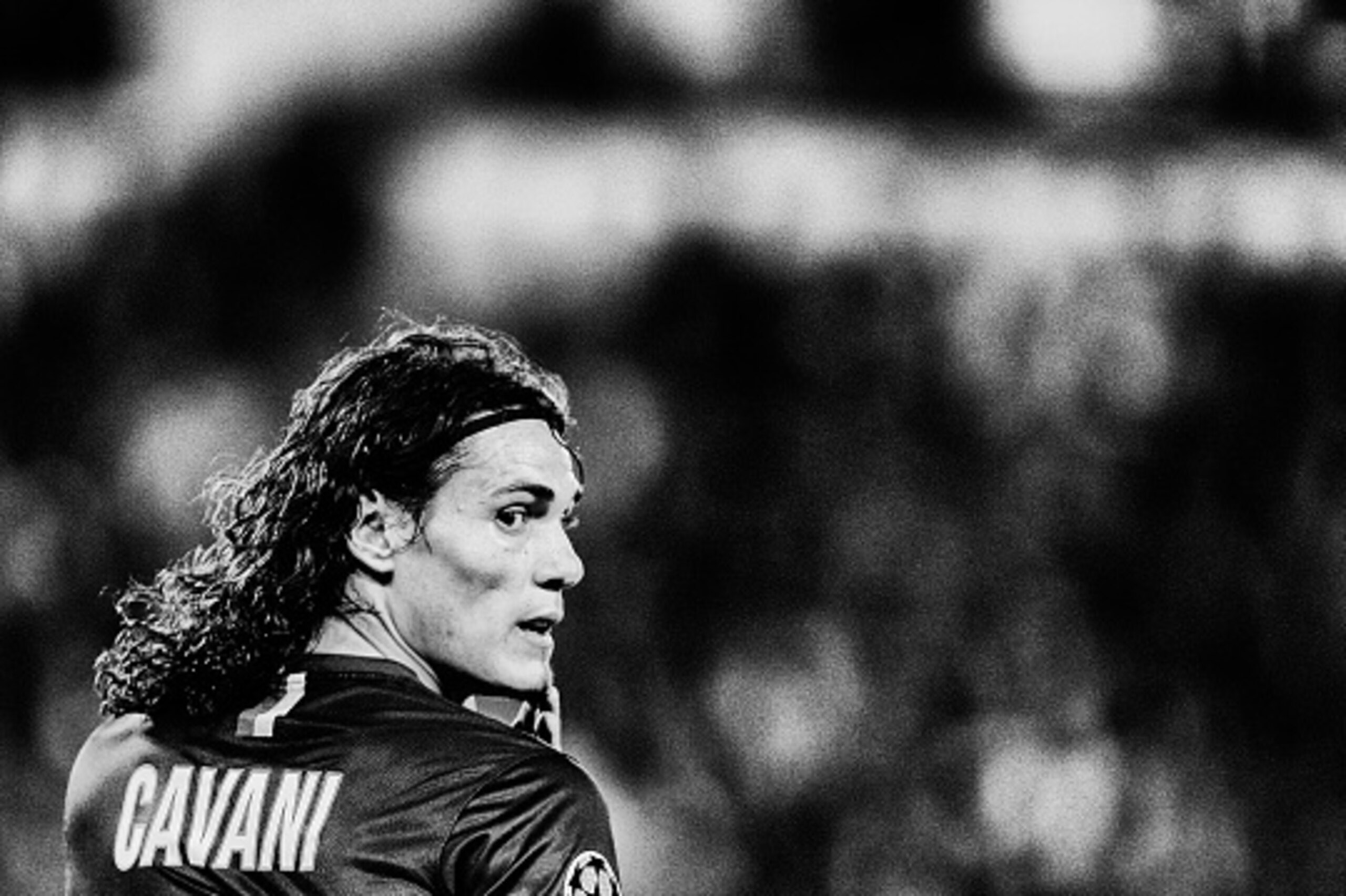 PARIS, FRANCE - SEPTEMBER 30:  (EDITORS NOTE: Image has been converted to black and white.)Edinson Cavani of PSG waits for a corner to be taken during the Group F UEFA Champions League match between Paris Saint-Germain v FC Barcelona held at Parc des Prin