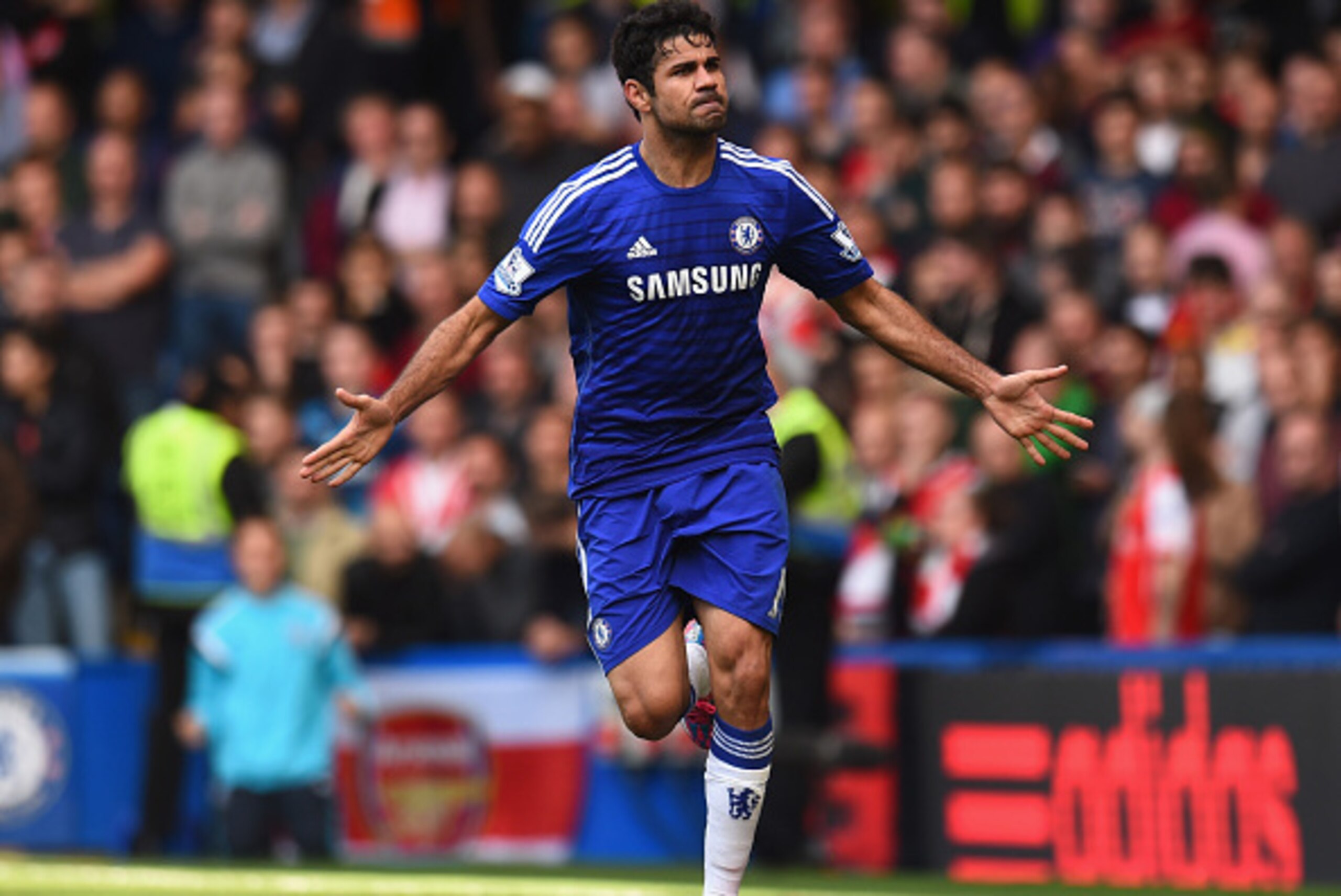 LONDON, ENGLAND - OCTOBER 05:  Diego Costa of Chelsea celebrates scoring their second goalduring the Barclays Premier League match between Chelsea and Arsenal at Stamford Bridge on October 4, 2014 in London, England.  (Photo by Shaun Botterill/Getty Image