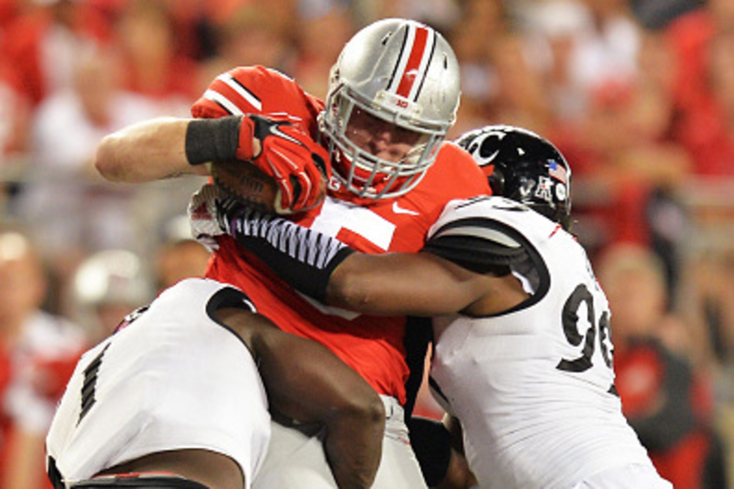 COLUMBUS, OH - SEPTEMBER 27:  Jeff Heuerman #5 of the Ohio State Buckeyes is gang tackled by Jeff Luc #1, Kevin Brown #40 and Jerrell Jordan #99 of the Cincinnati Bearcats, in the third quarter after a short reception at Ohio Stadium on September 27, 2014